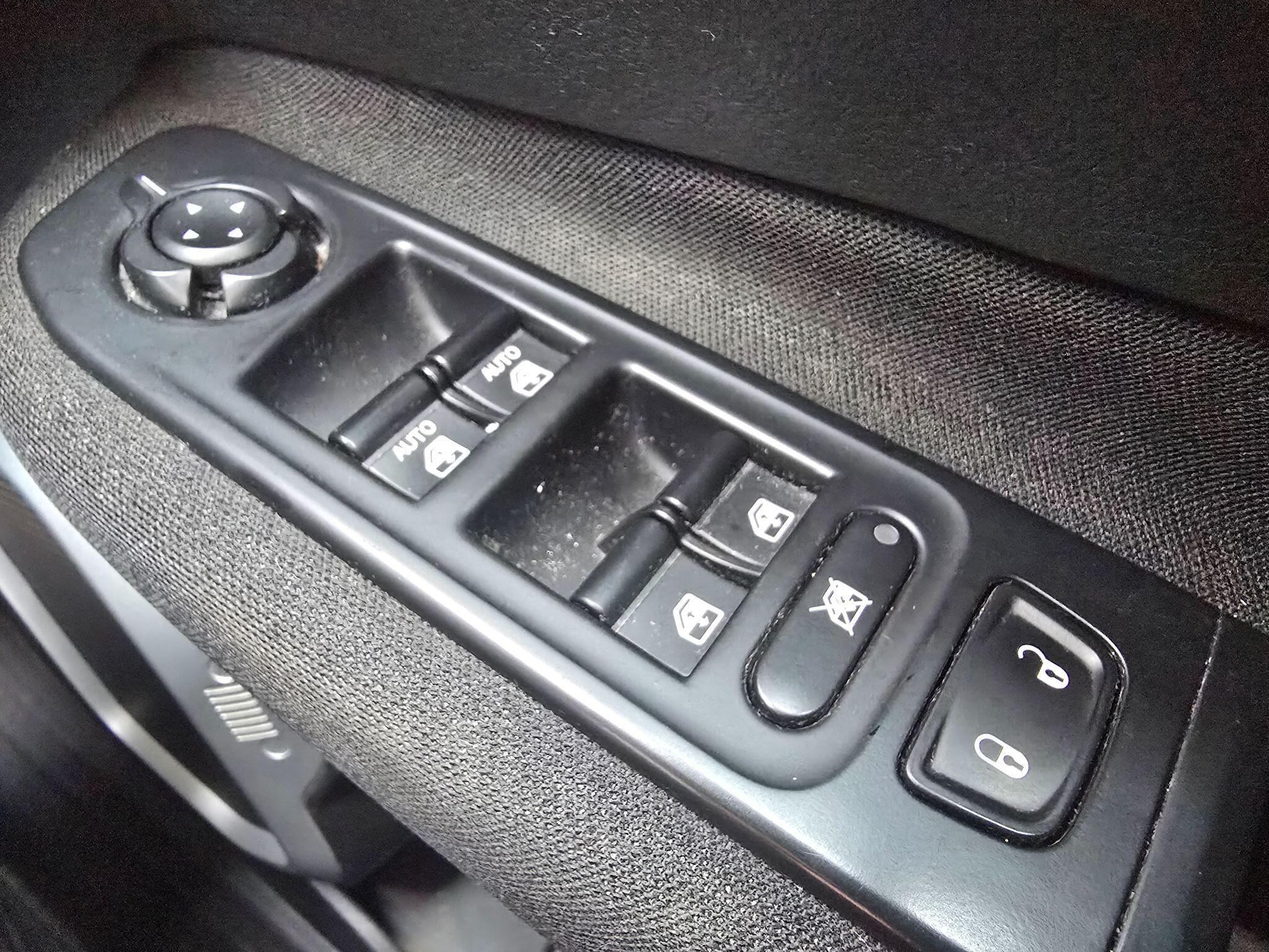 Jeep Renegade view 23