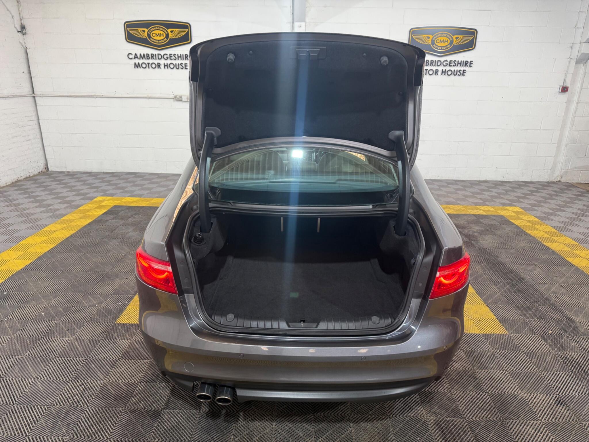 Jaguar XF view 55