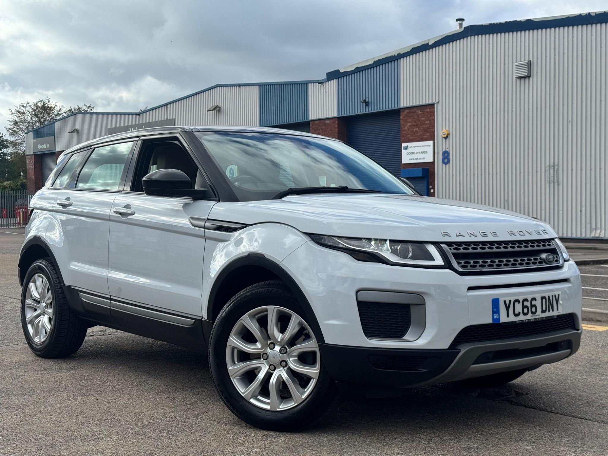 Land Rover Range Rover Evoque view 5