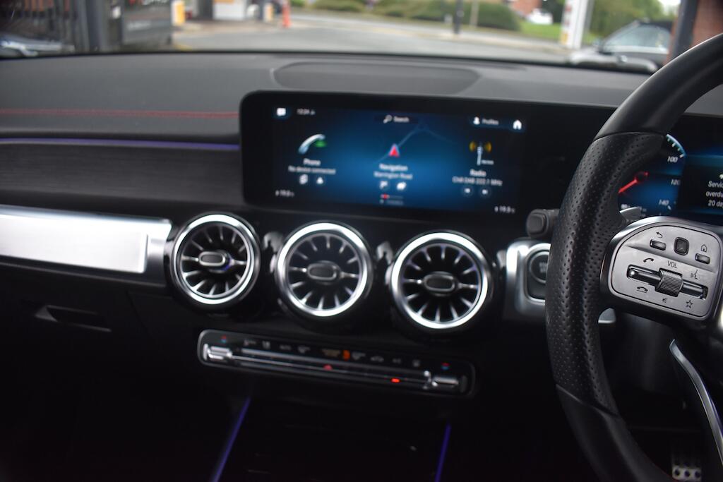 Mercedes-Benz 300 view 58