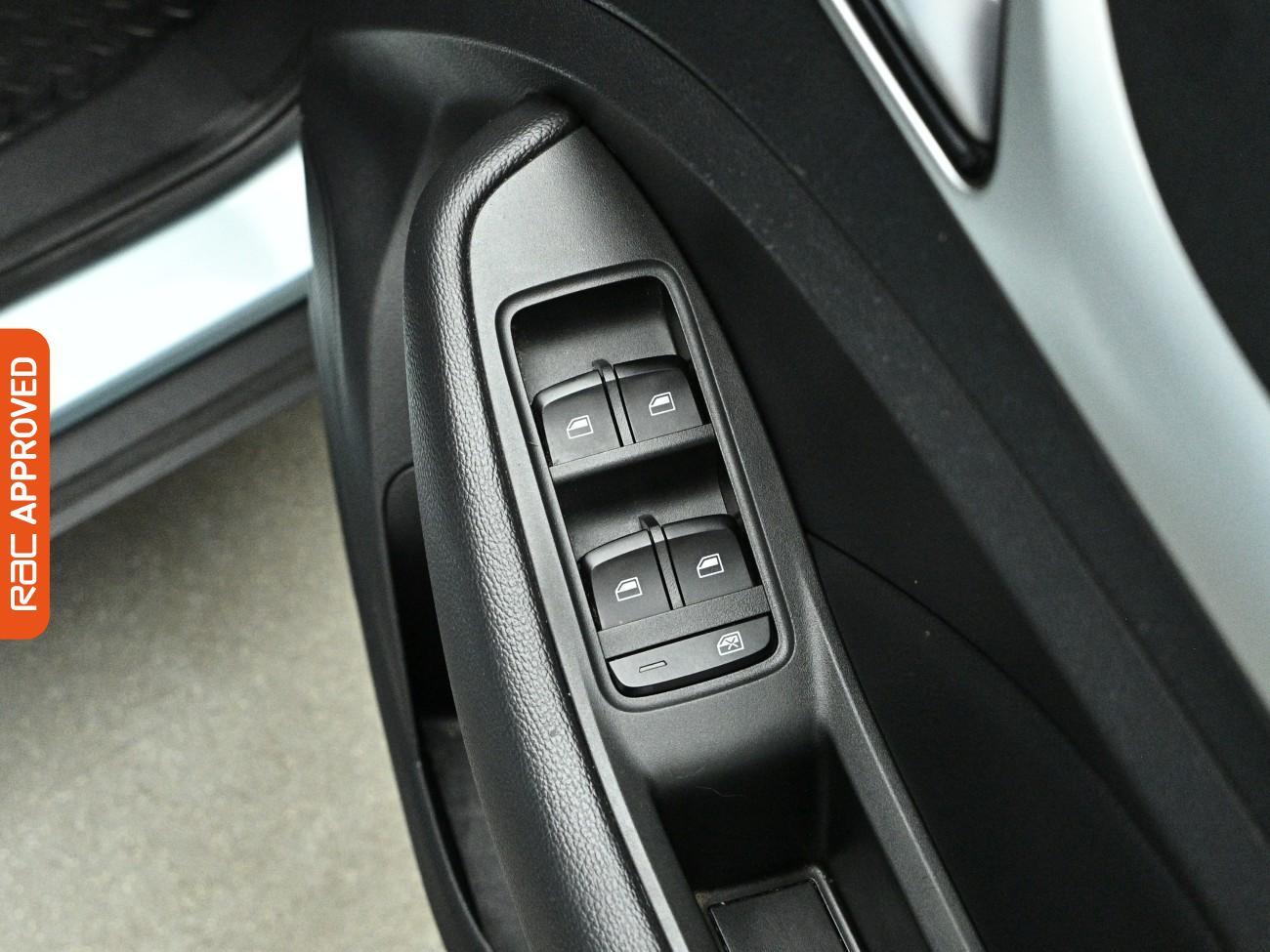 MG ZS view 27