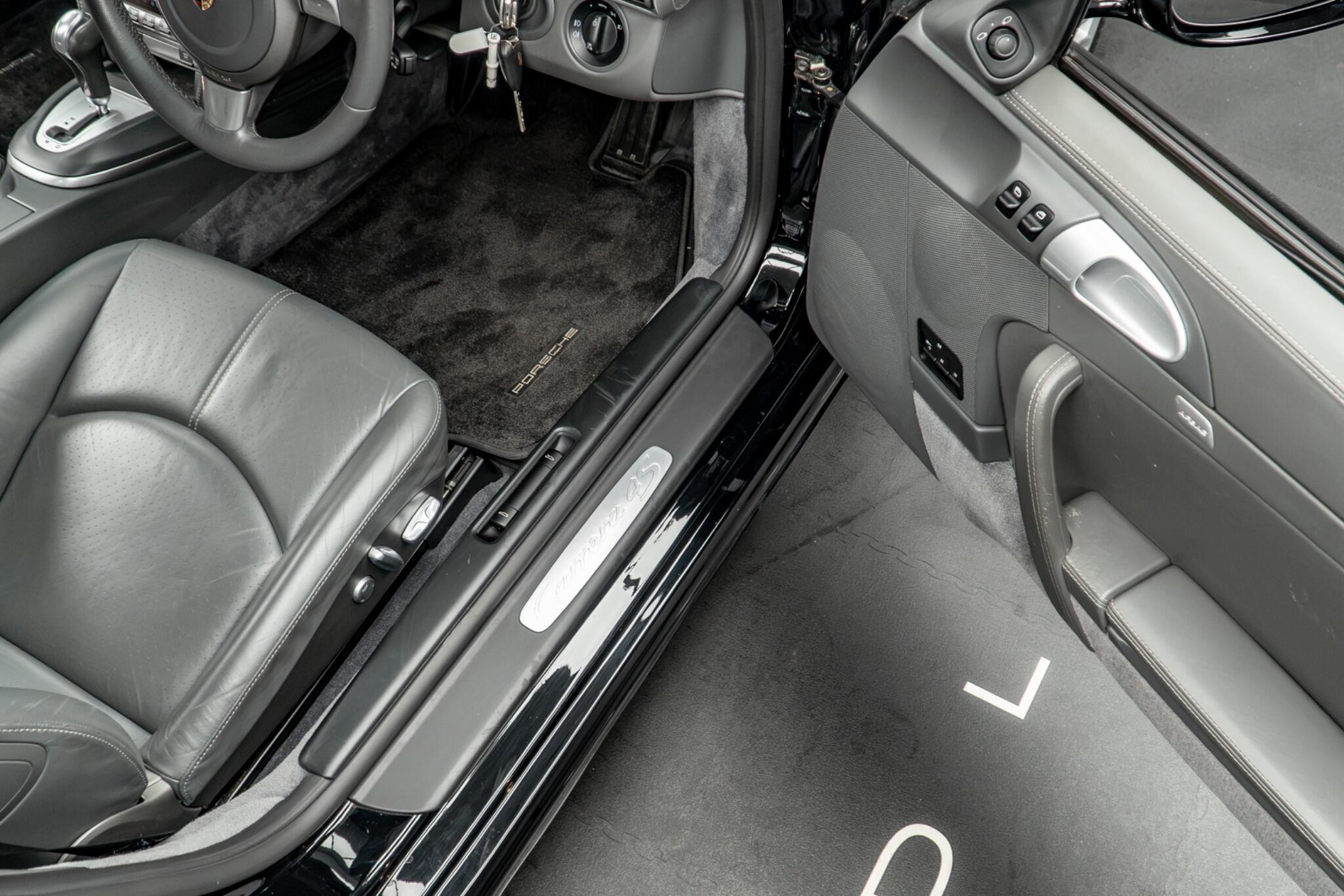 Porsche 911 view 29
