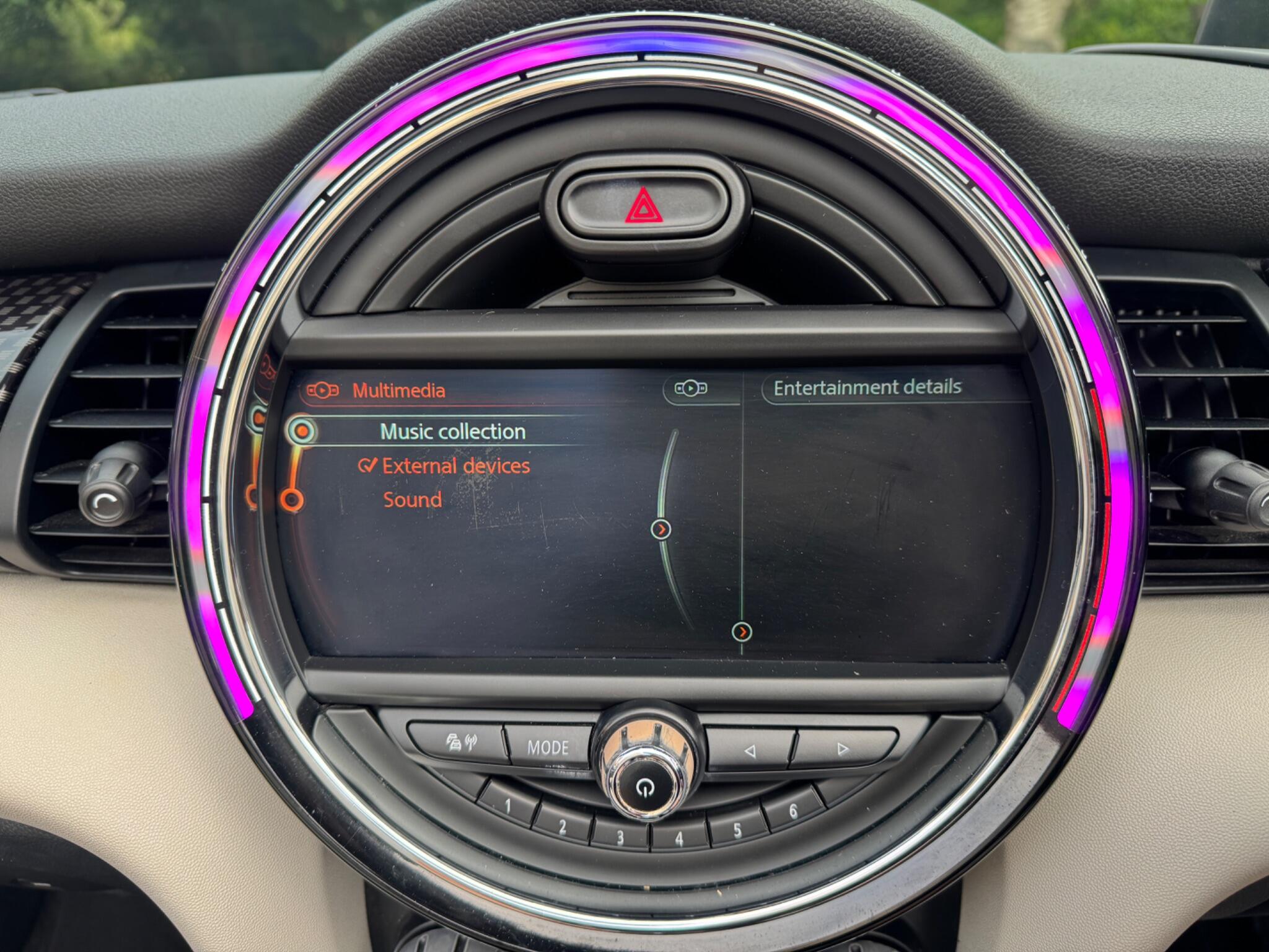 Mini Convertible view 84