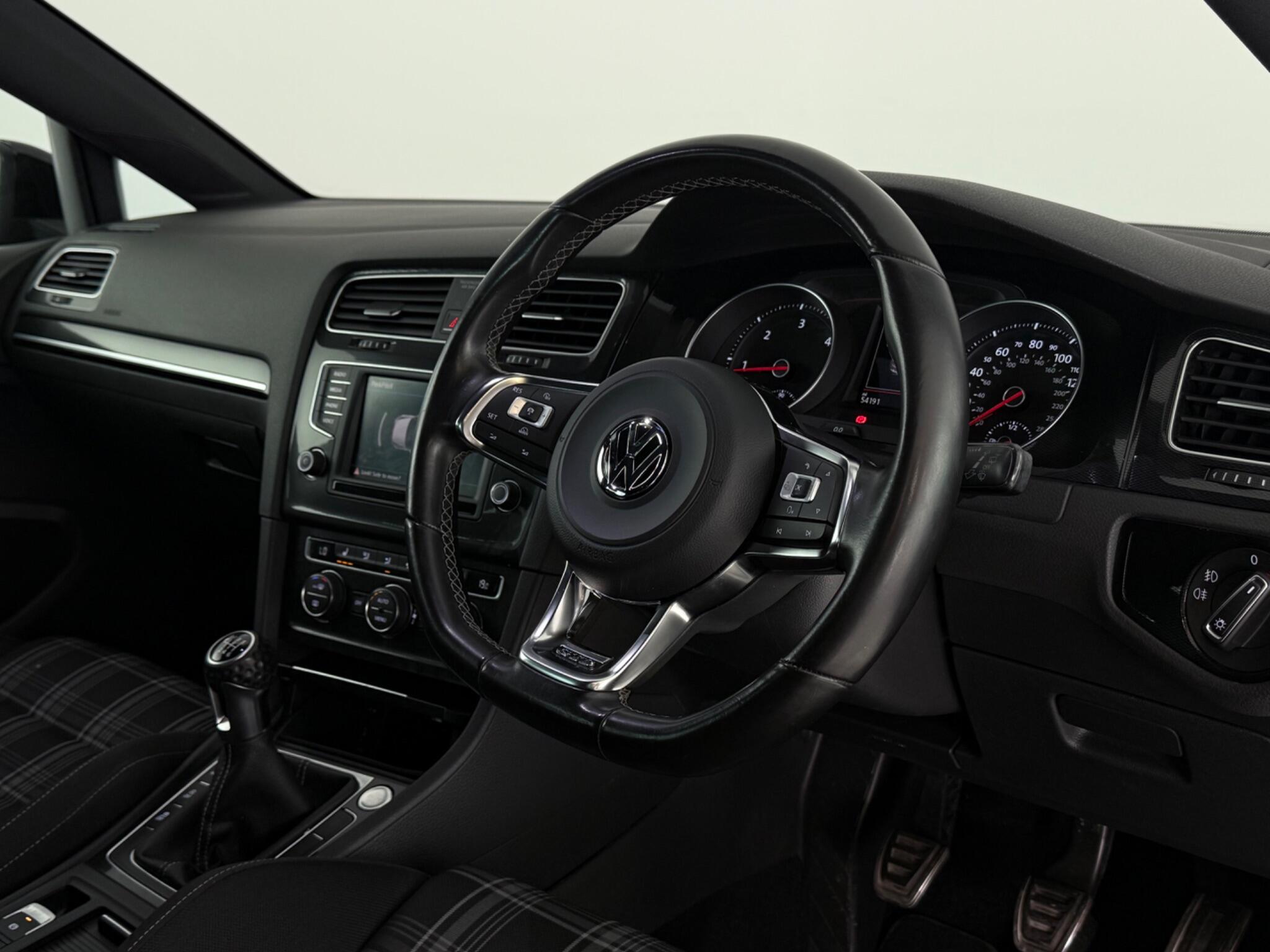 Volkswagen Golf view 3