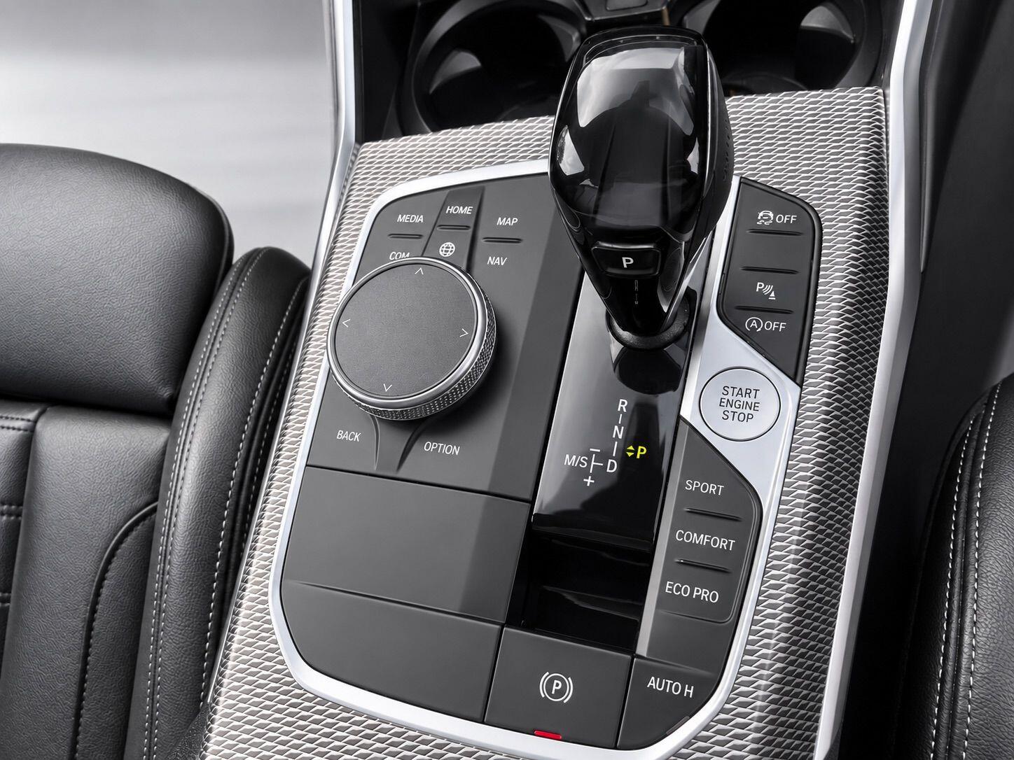 BMW 3 Series view 25