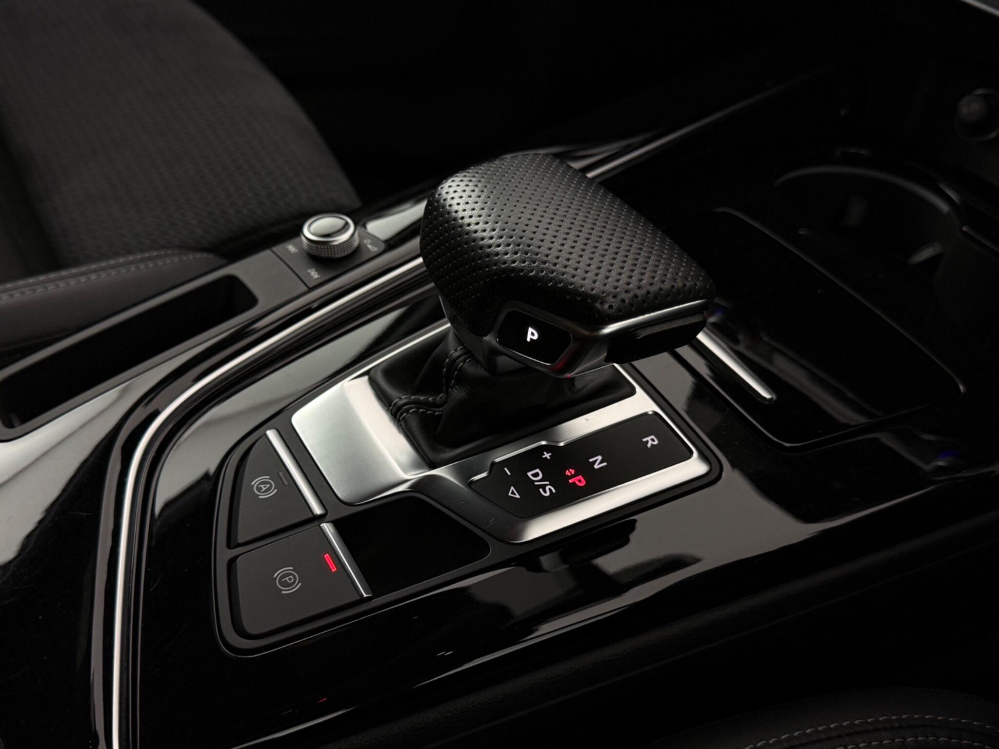 Audi A4 view 16