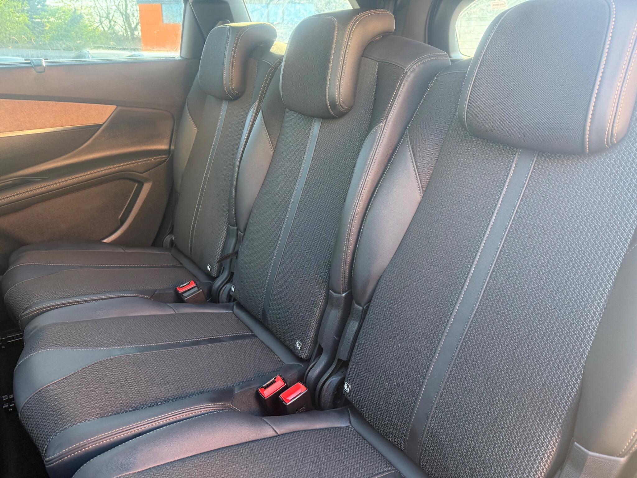 Peugeot 5008 view 16