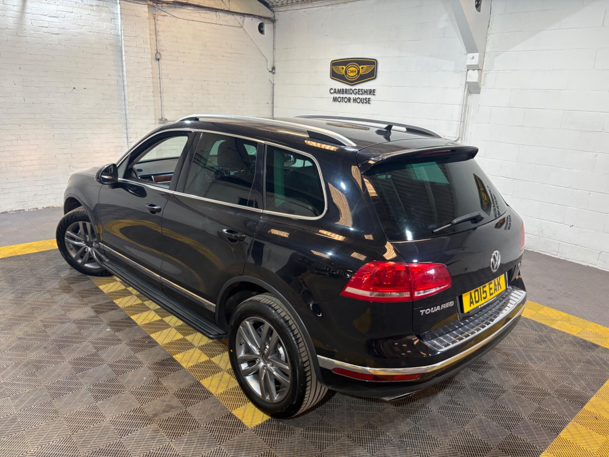 Volkswagen Touareg view 15