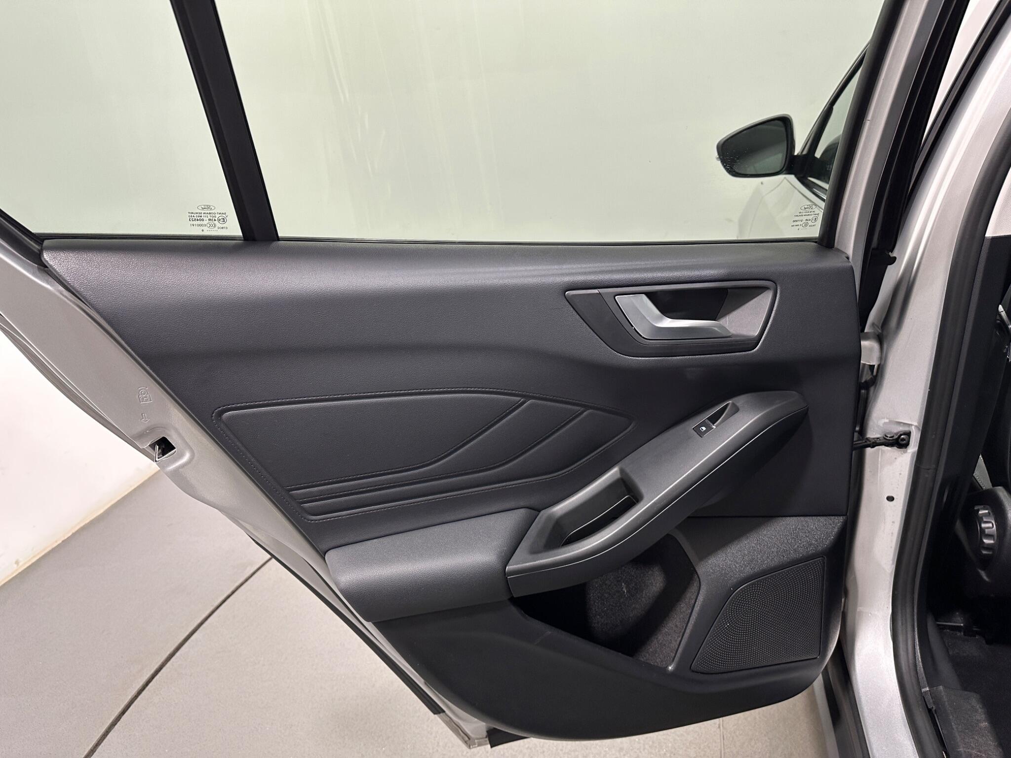 Ford Focus view 39