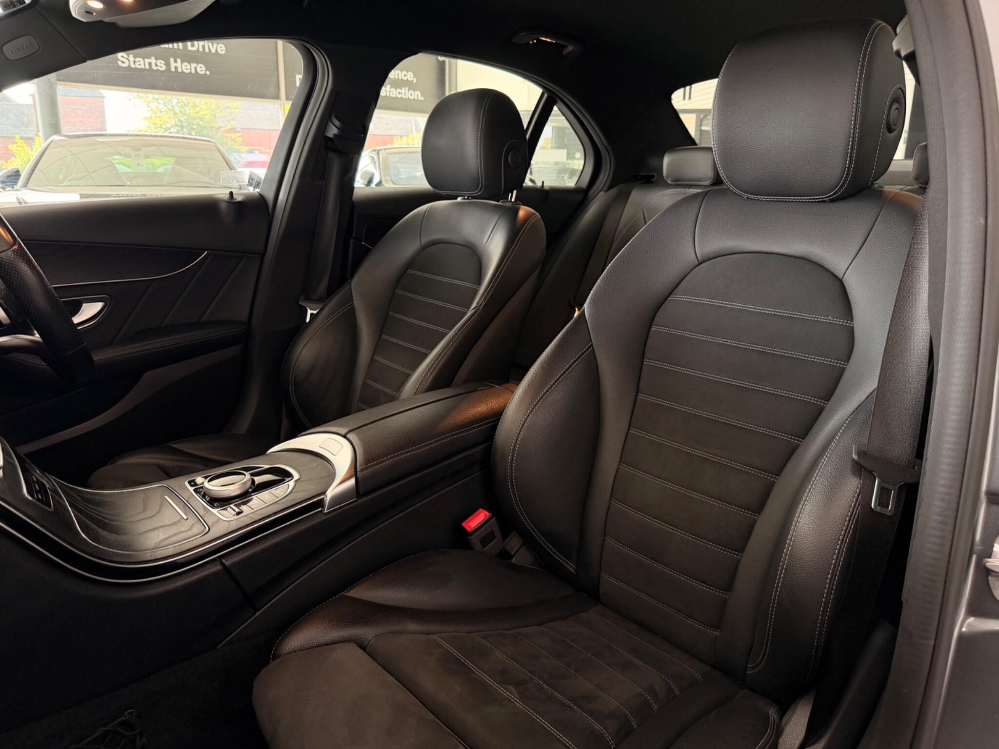 Mercedes-Benz C-Class view 35