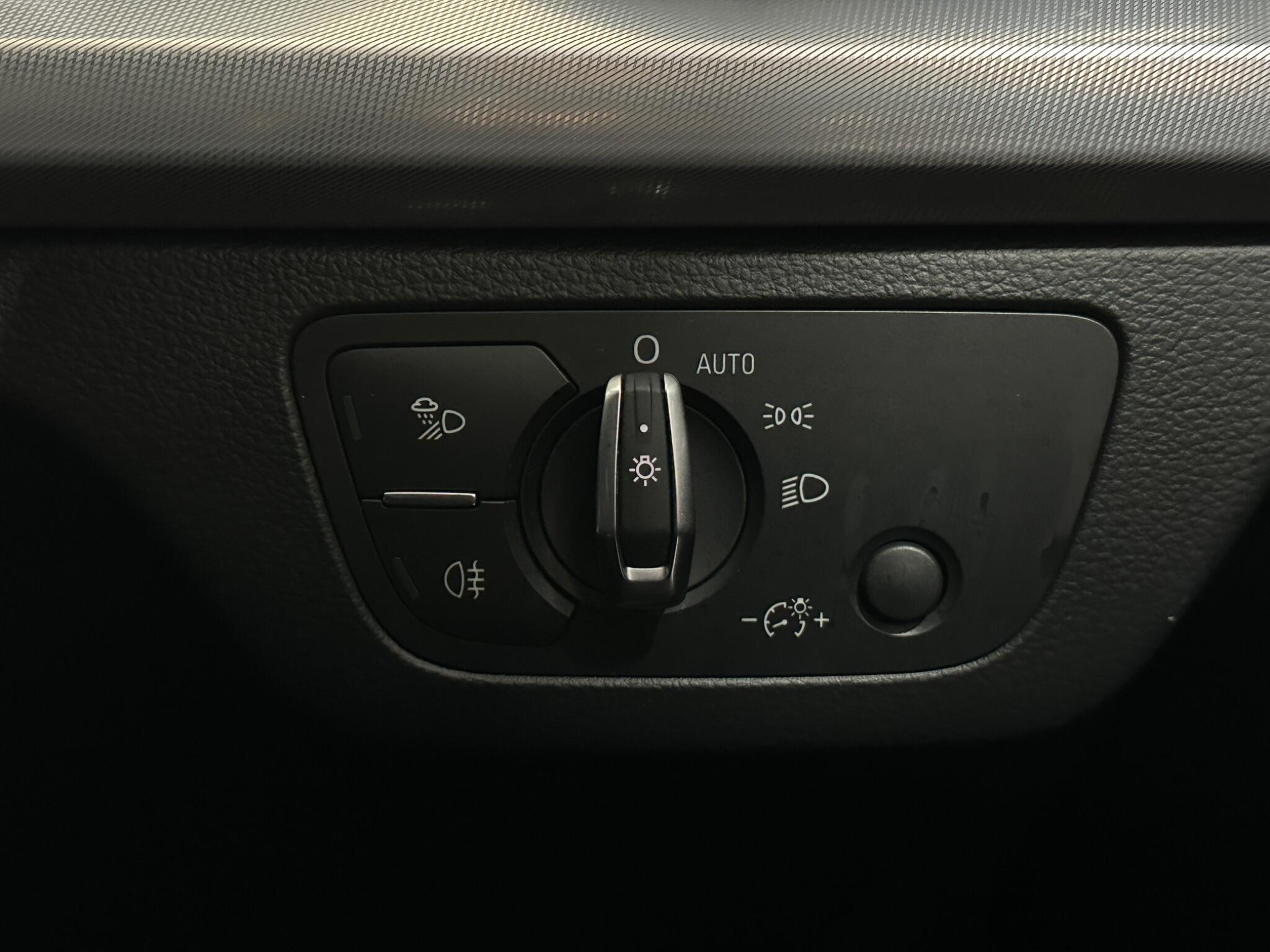 Audi Q5 view 18