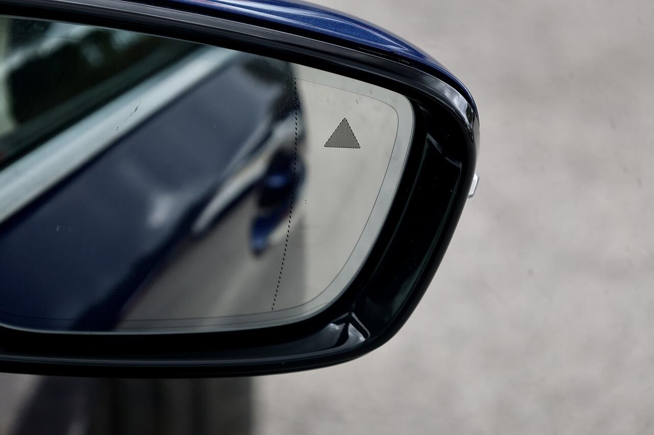 BMW 5 Series view 22
