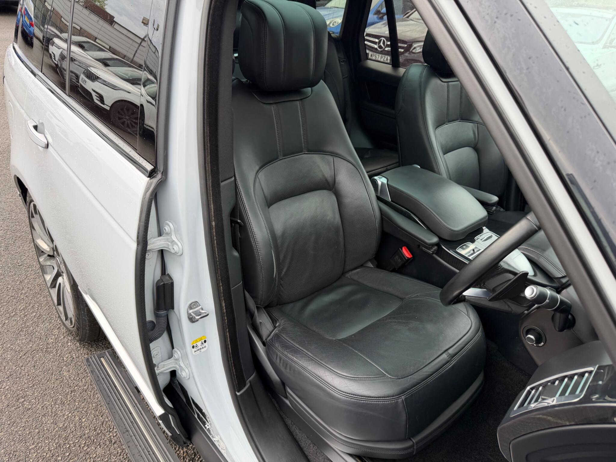 Land Rover Range Rover view 18