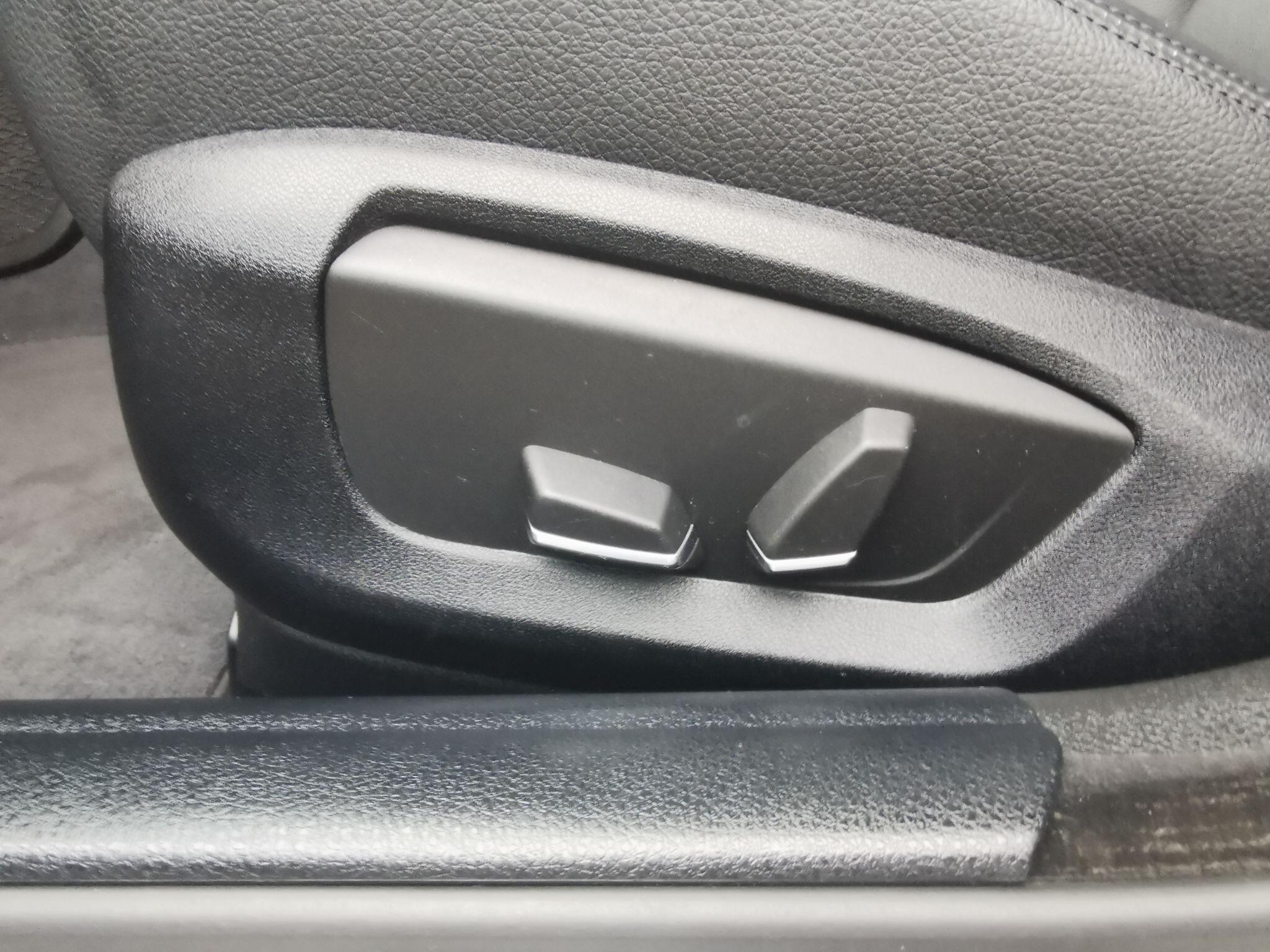 BMW 5 Series view 29