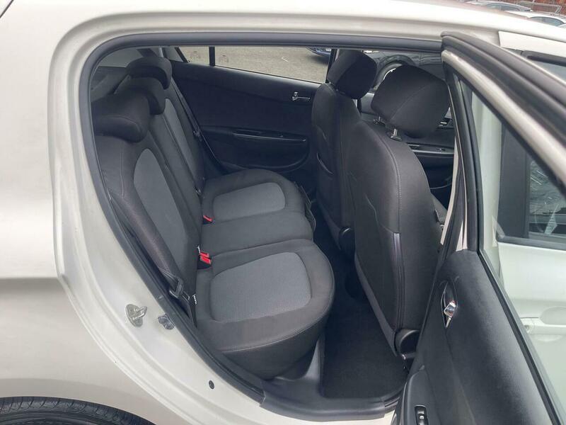 2012 Hyundai i20 image 17