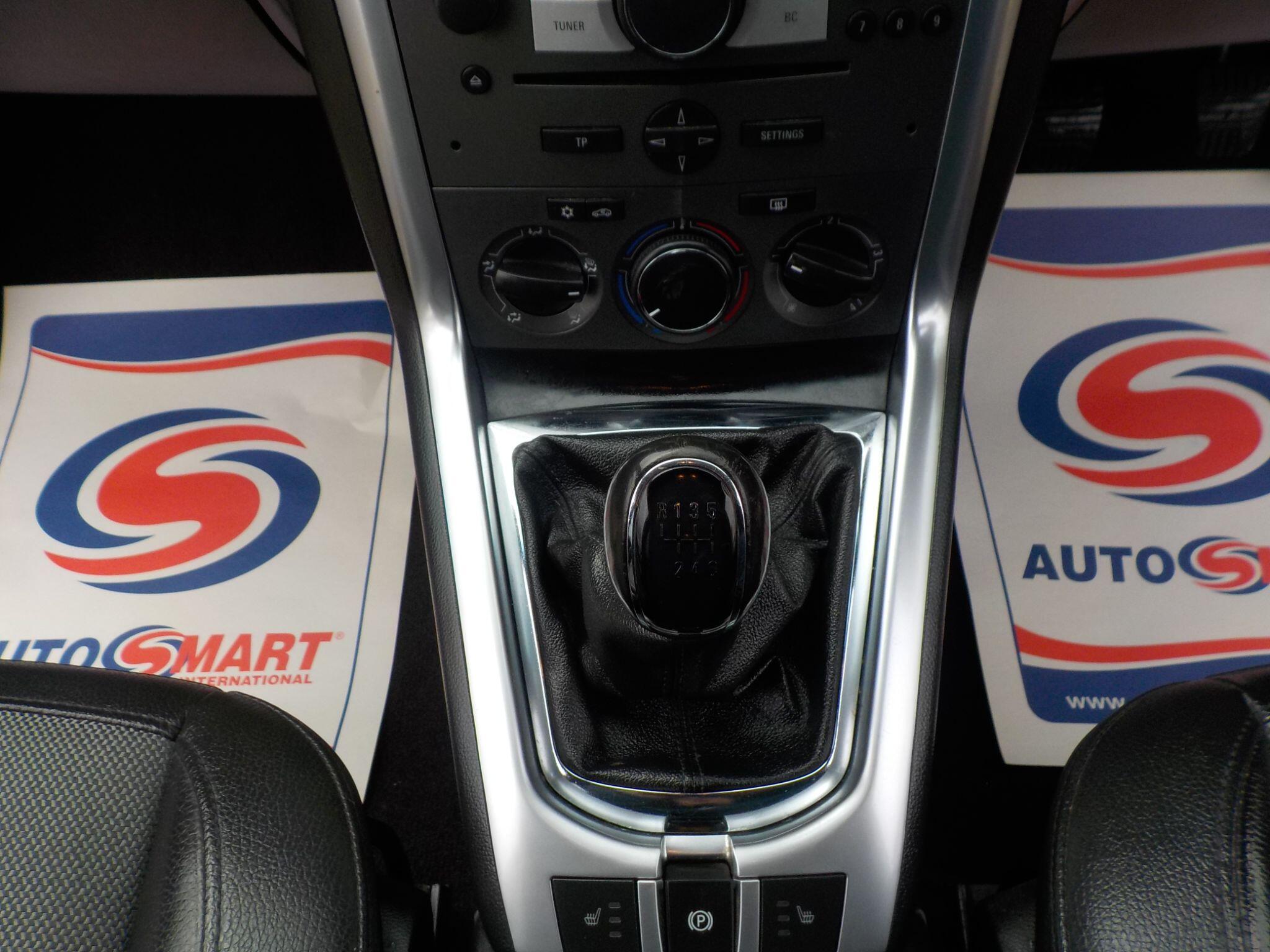 Vauxhall Antara 2.2 CDTi Exclusiv 4WD Euro 5 (s/s) 5dr