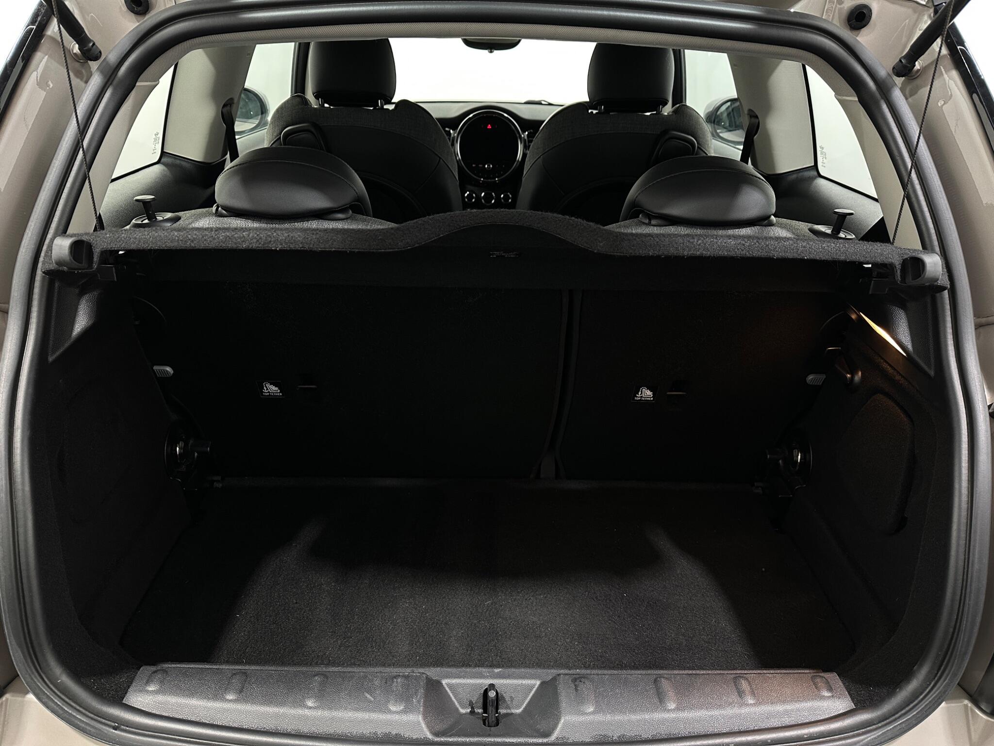 Mini Hatch view 44