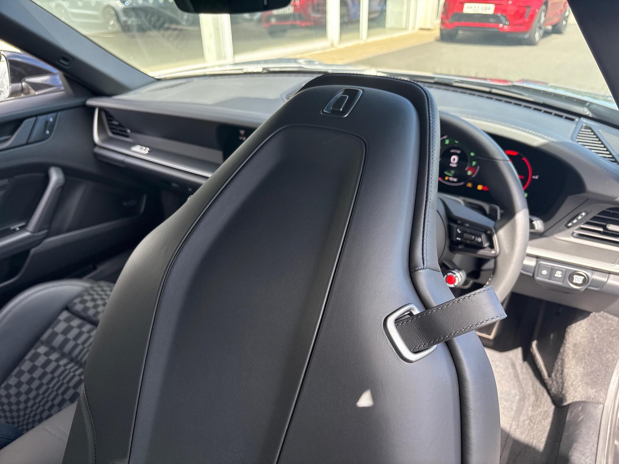 Porsche 911 view 35