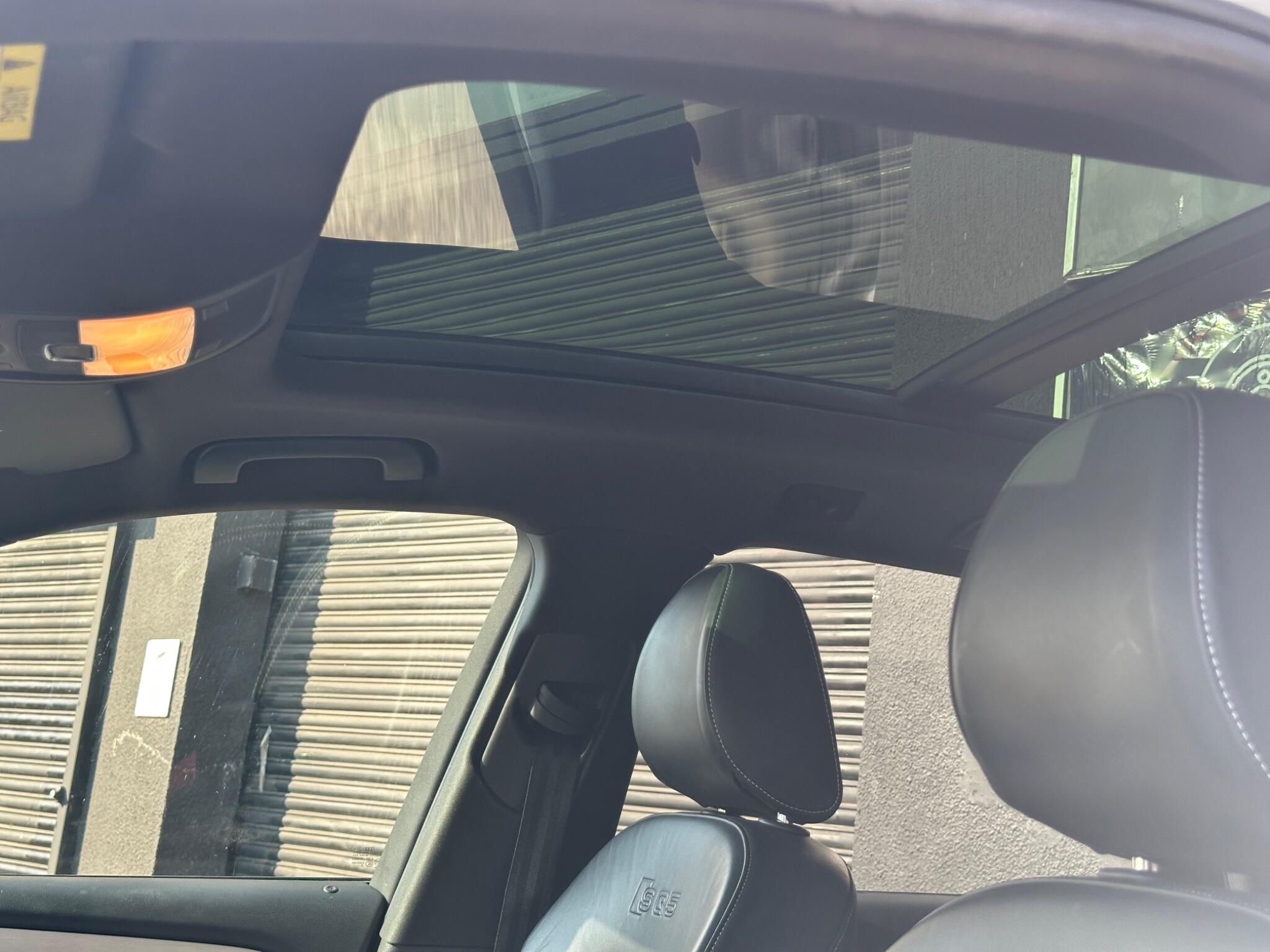 Audi SQ5 view 11