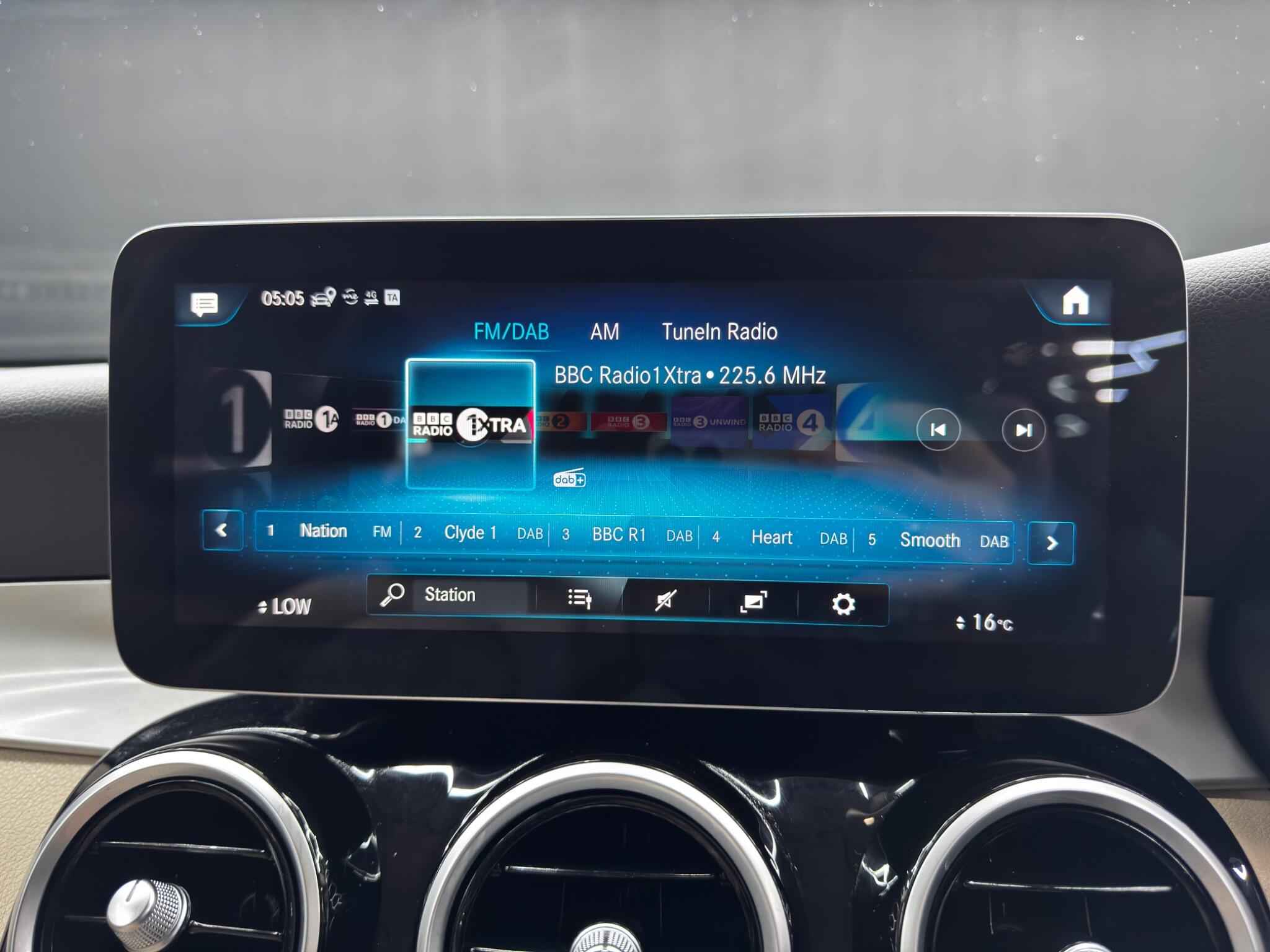 Mercedes-Benz GLC view 30