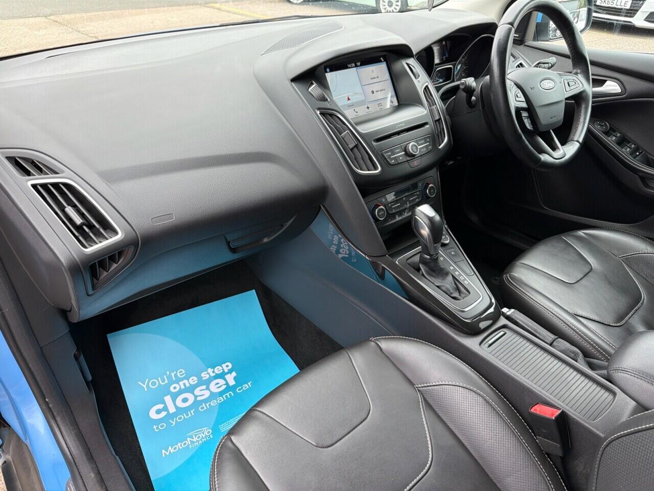 Ford Focus view 3