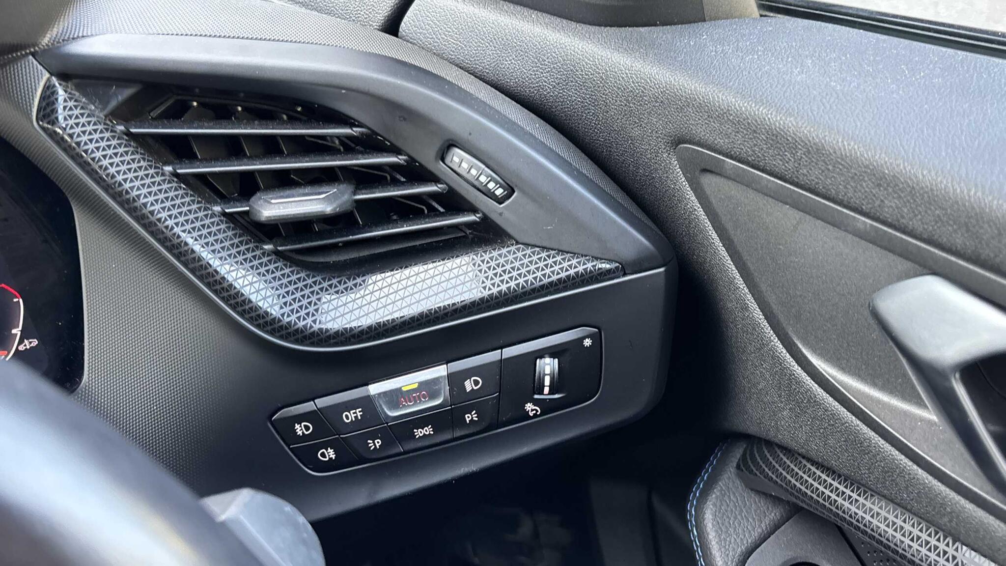 BMW 1 Series view 28