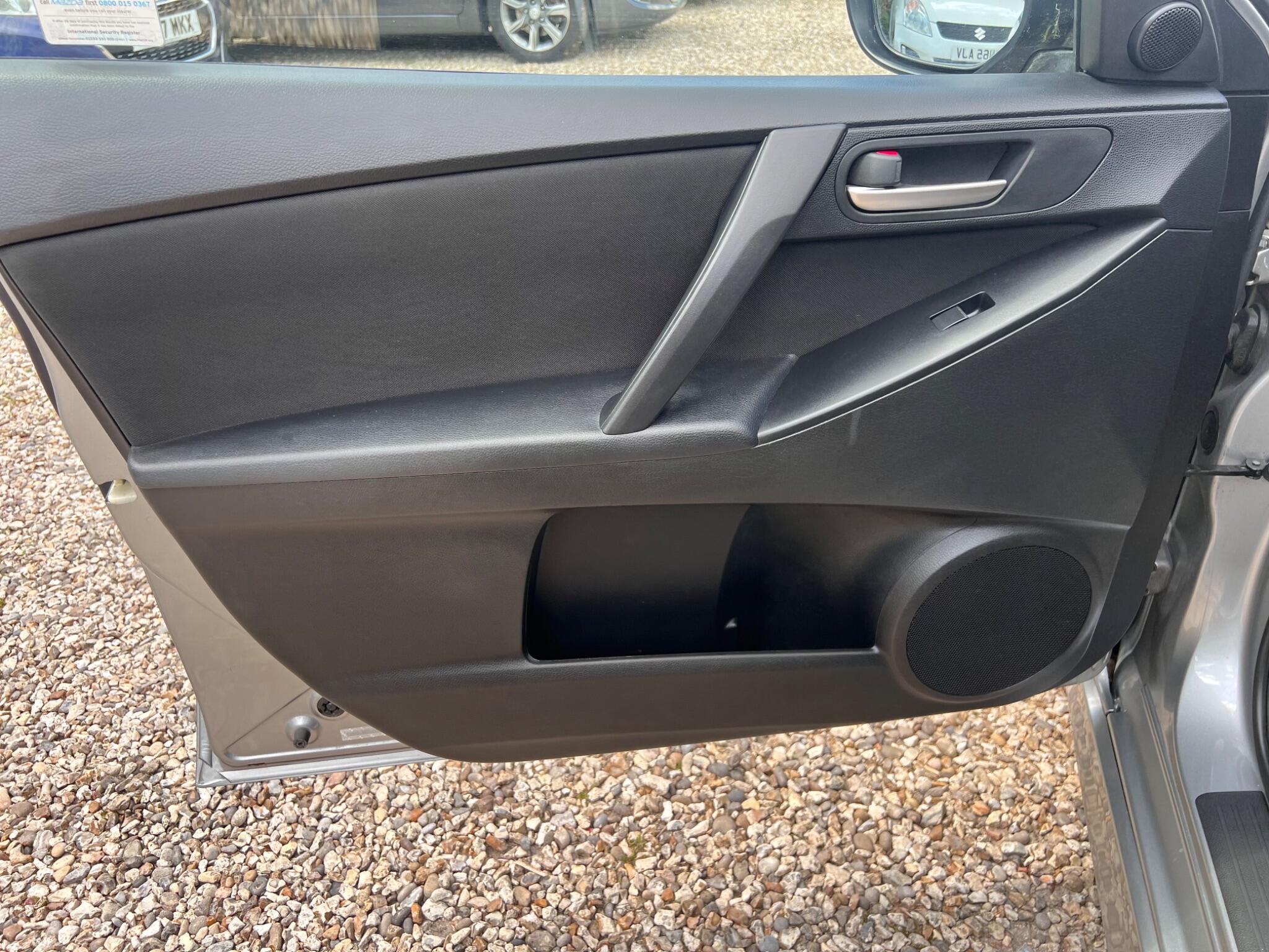 Mazda Mazda3 view 55