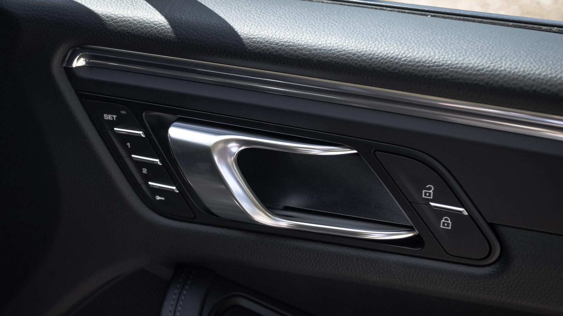 Porsche Macan view 14