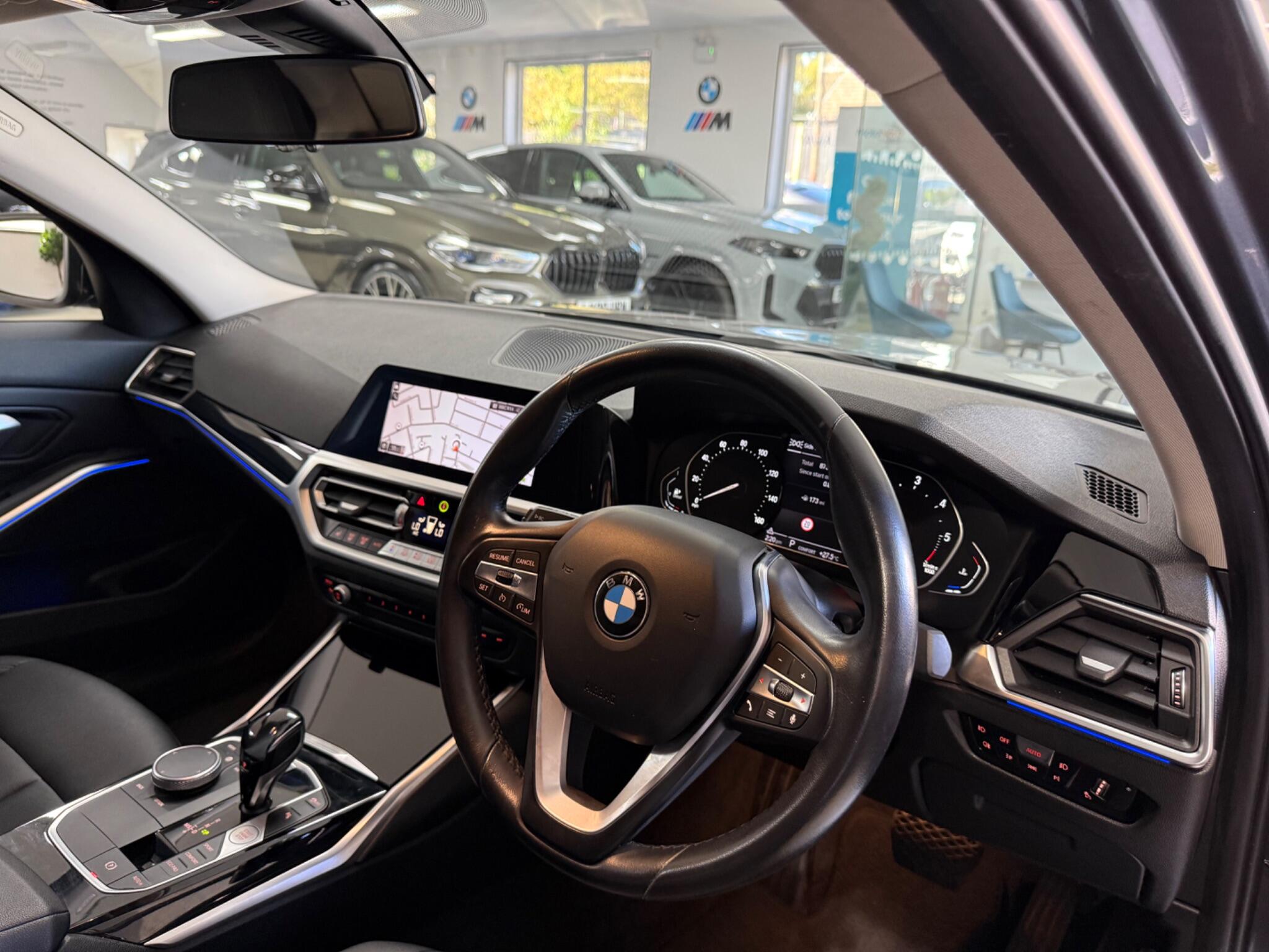 BMW 3 Series view 24