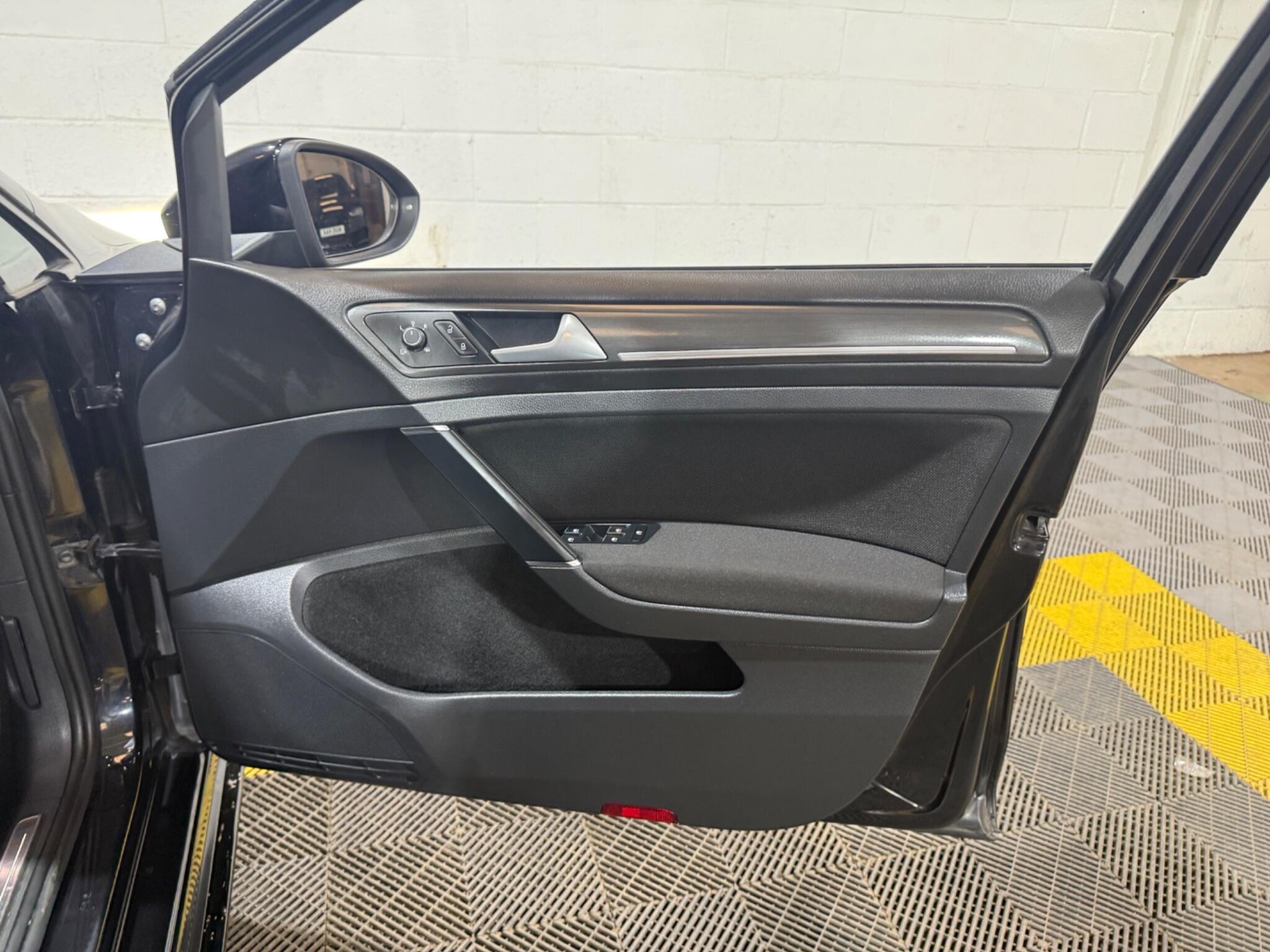 Volkswagen Golf view 39