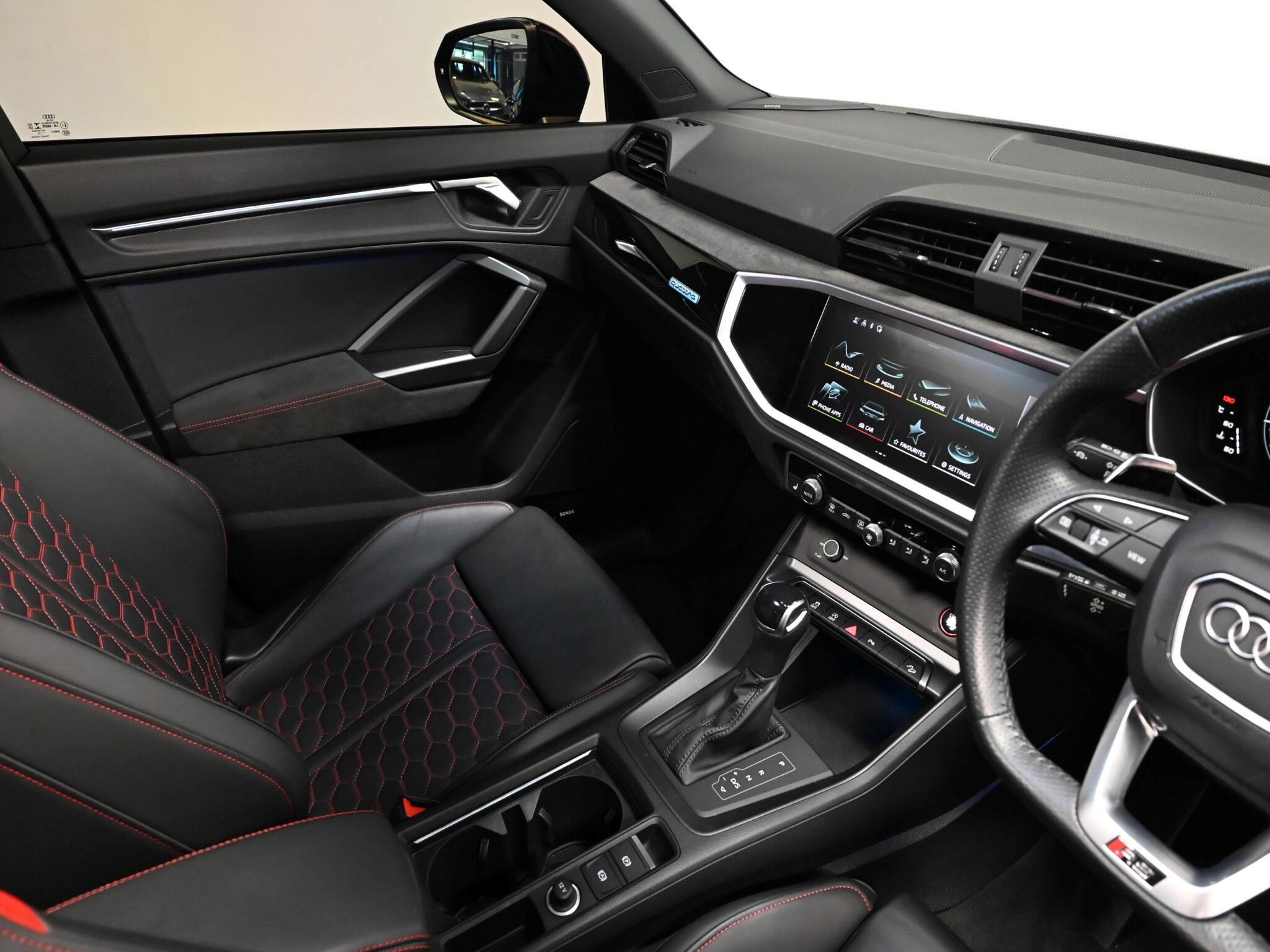 Audi RS Q3 view 37