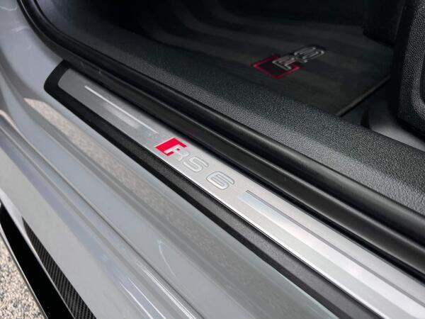 Audi RS6 Avant view 60