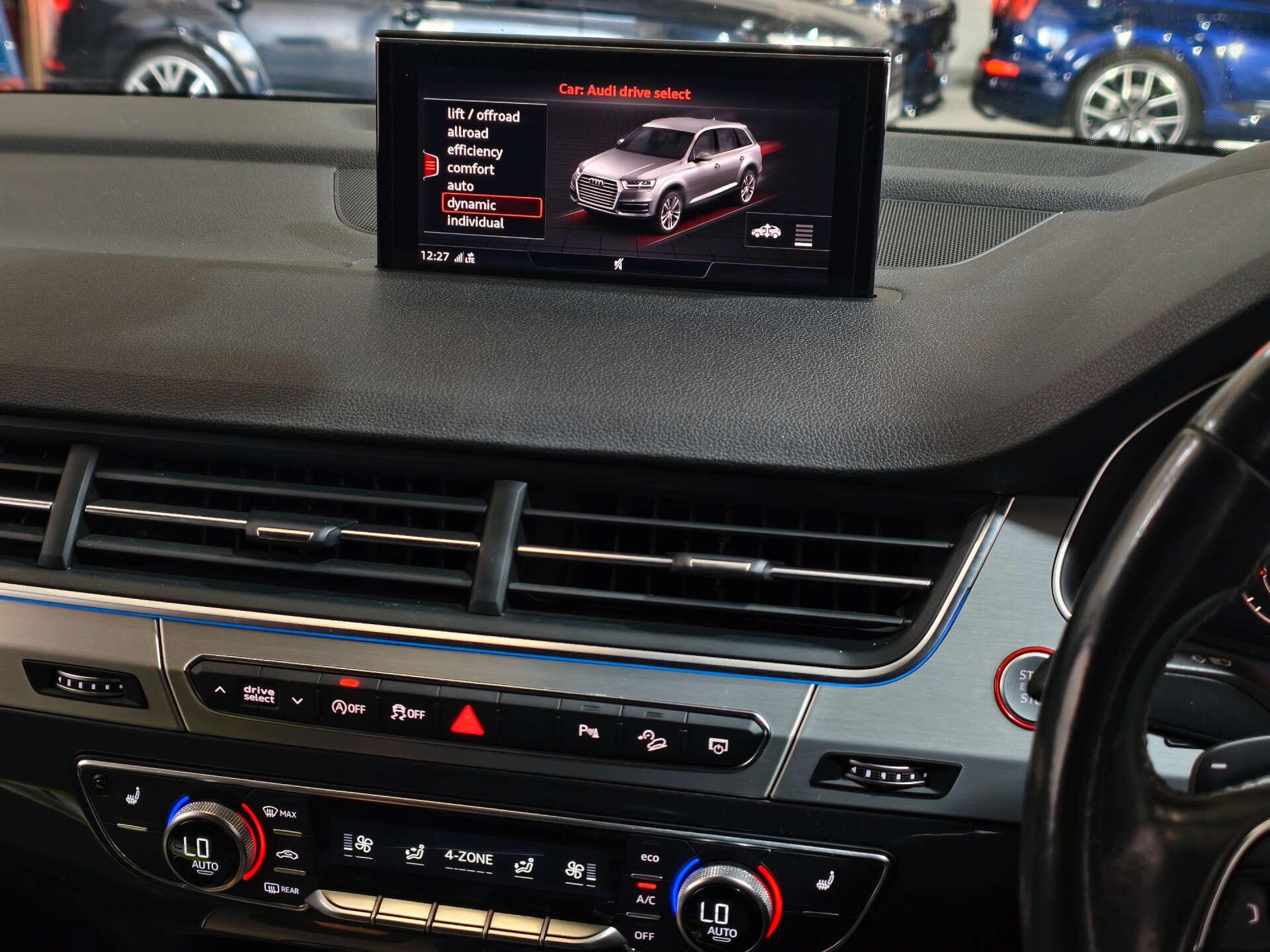 Audi SQ7 view 64