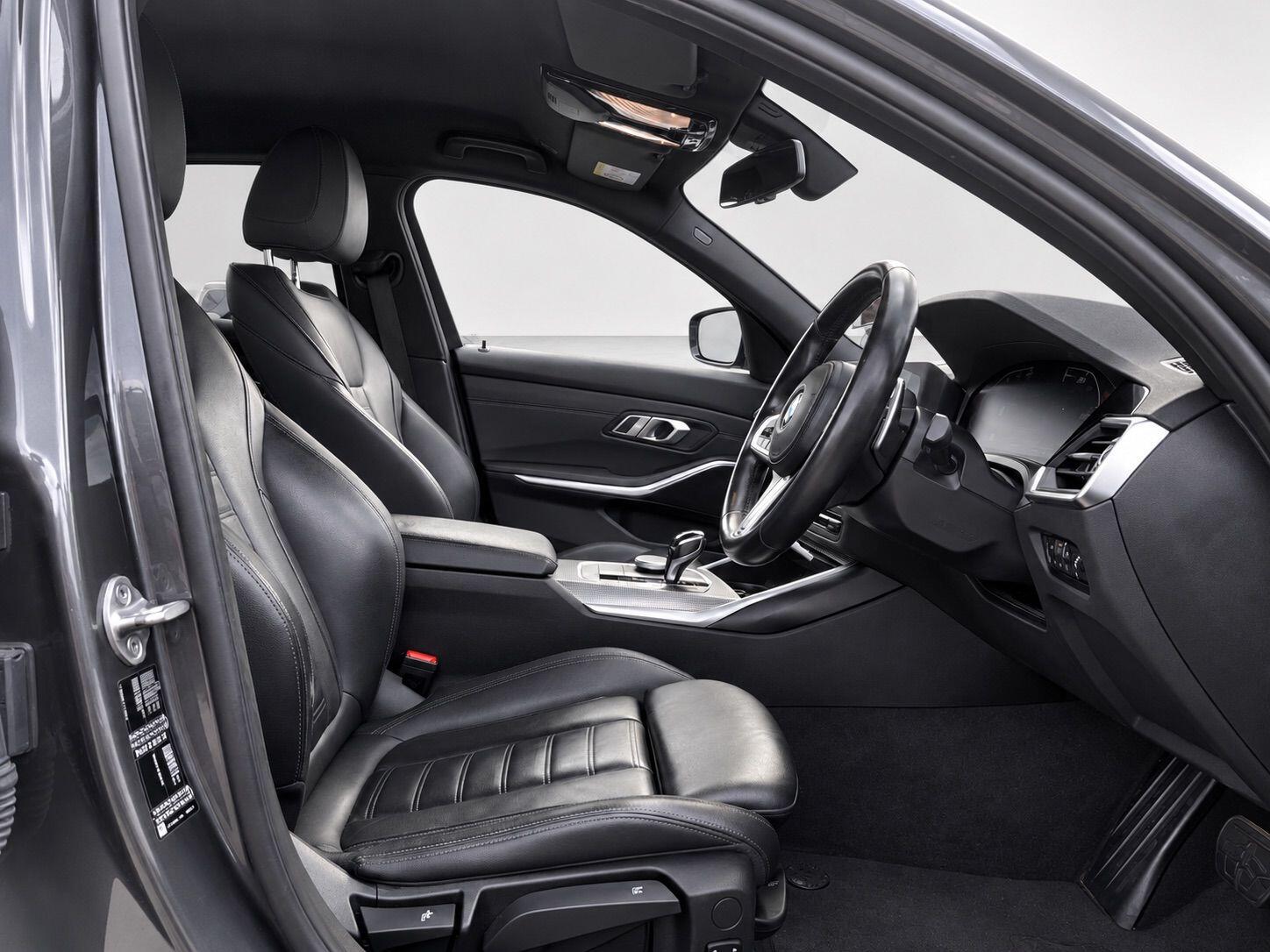 BMW 3 Series view 17
