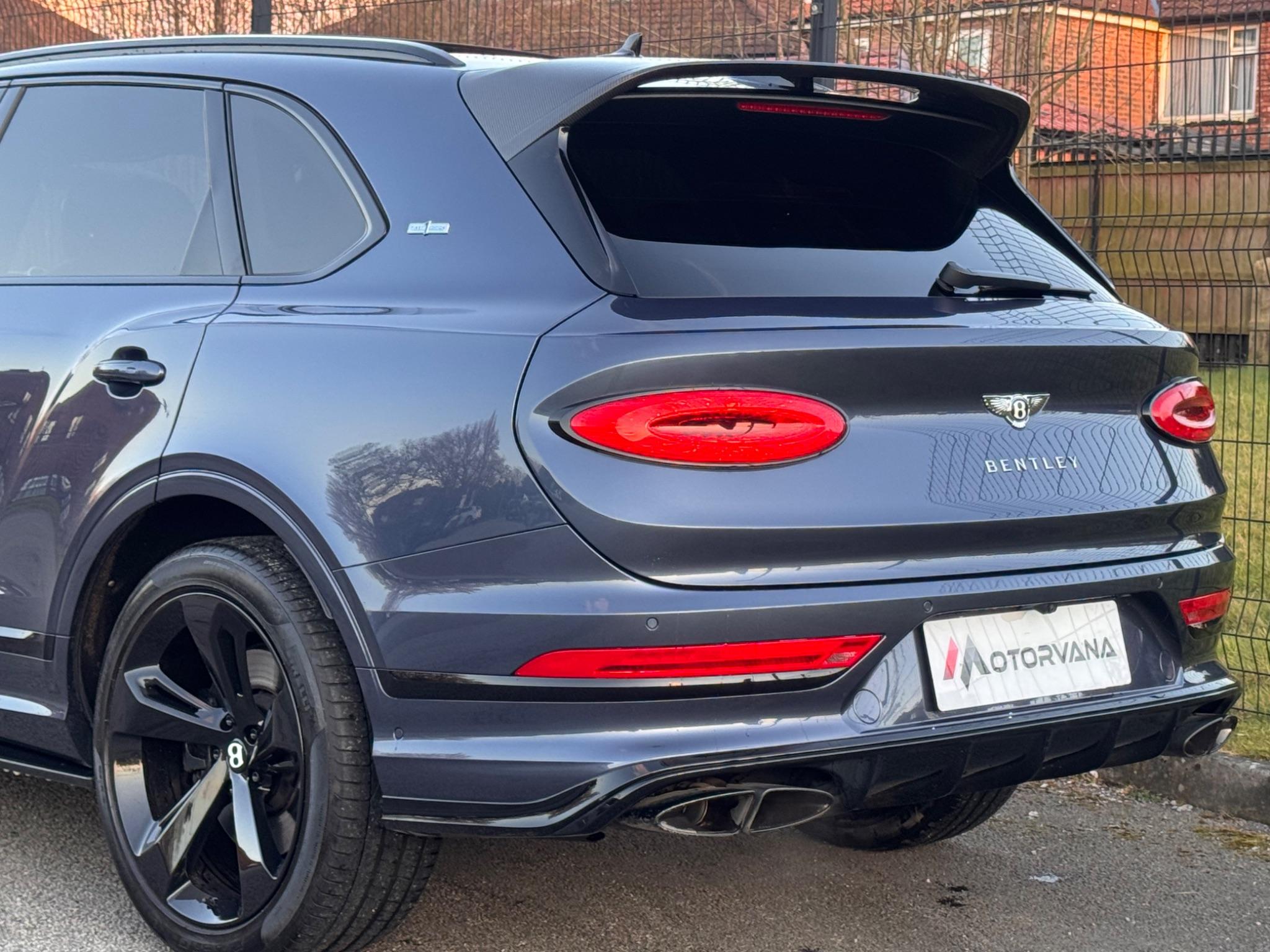 Bentley Bentayga view 13