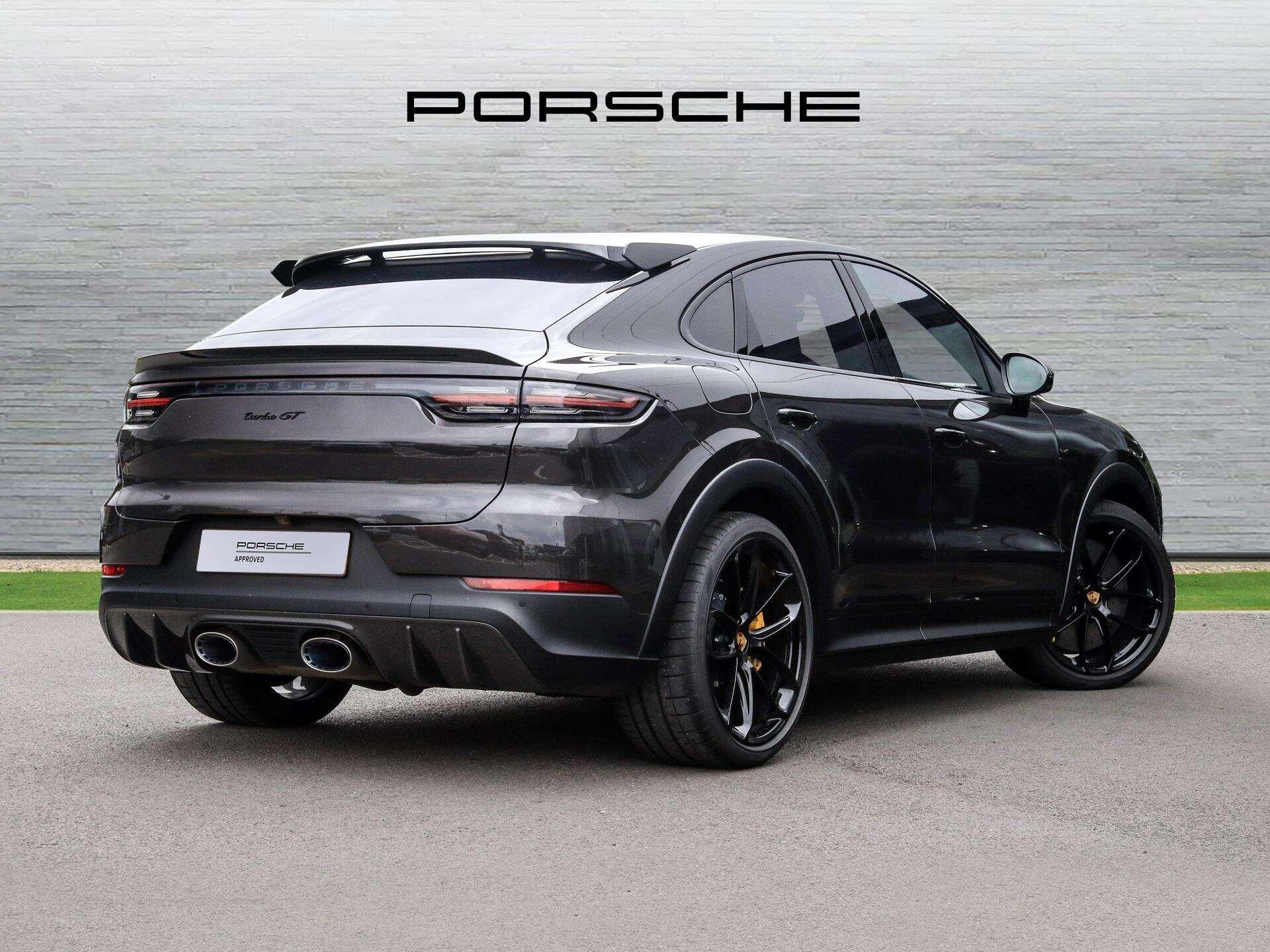 Porsche Cayenne view 3