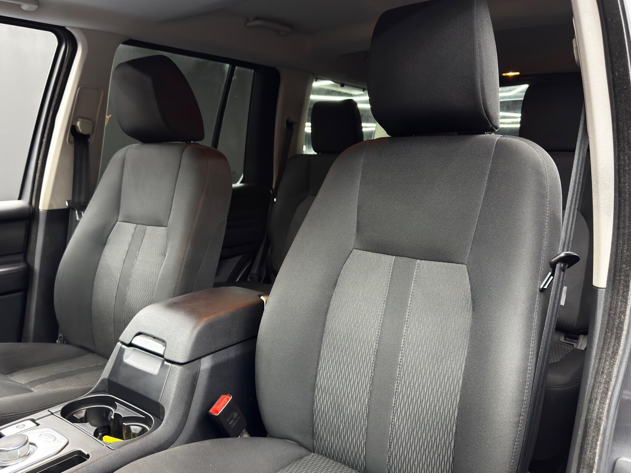 Land Rover Discovery view 13