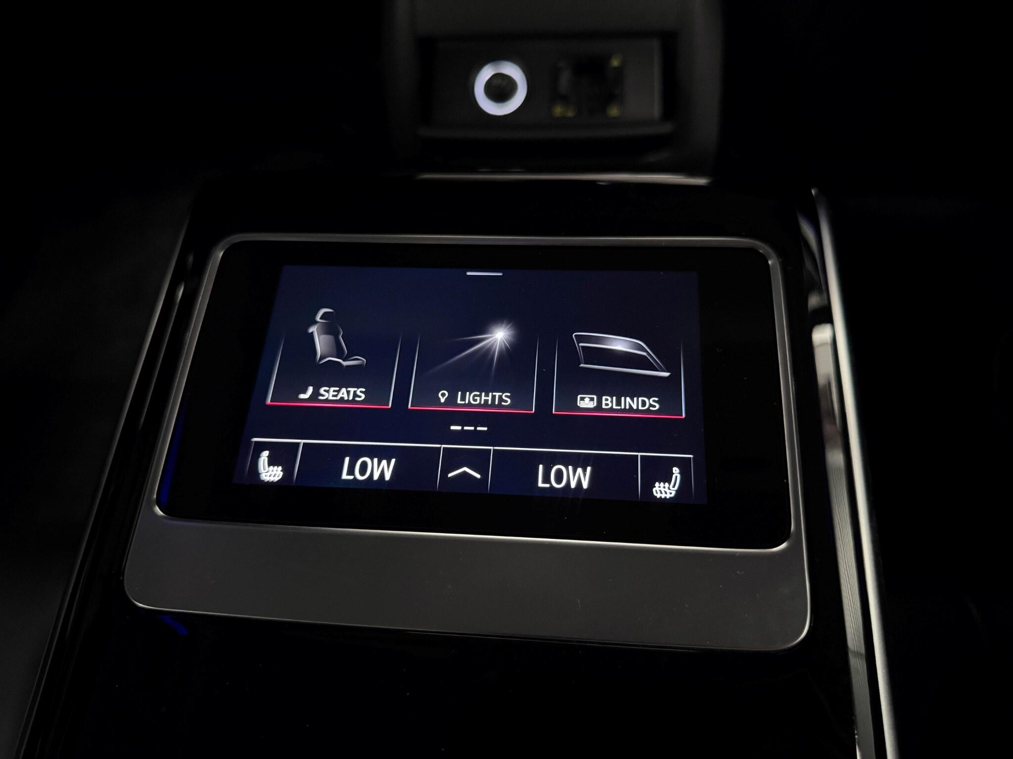 Audi A8 view 34