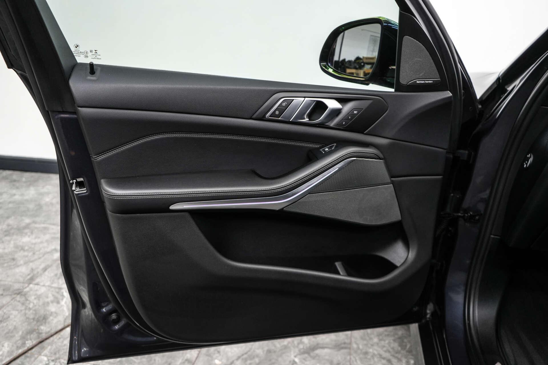 BMW X5 view 18