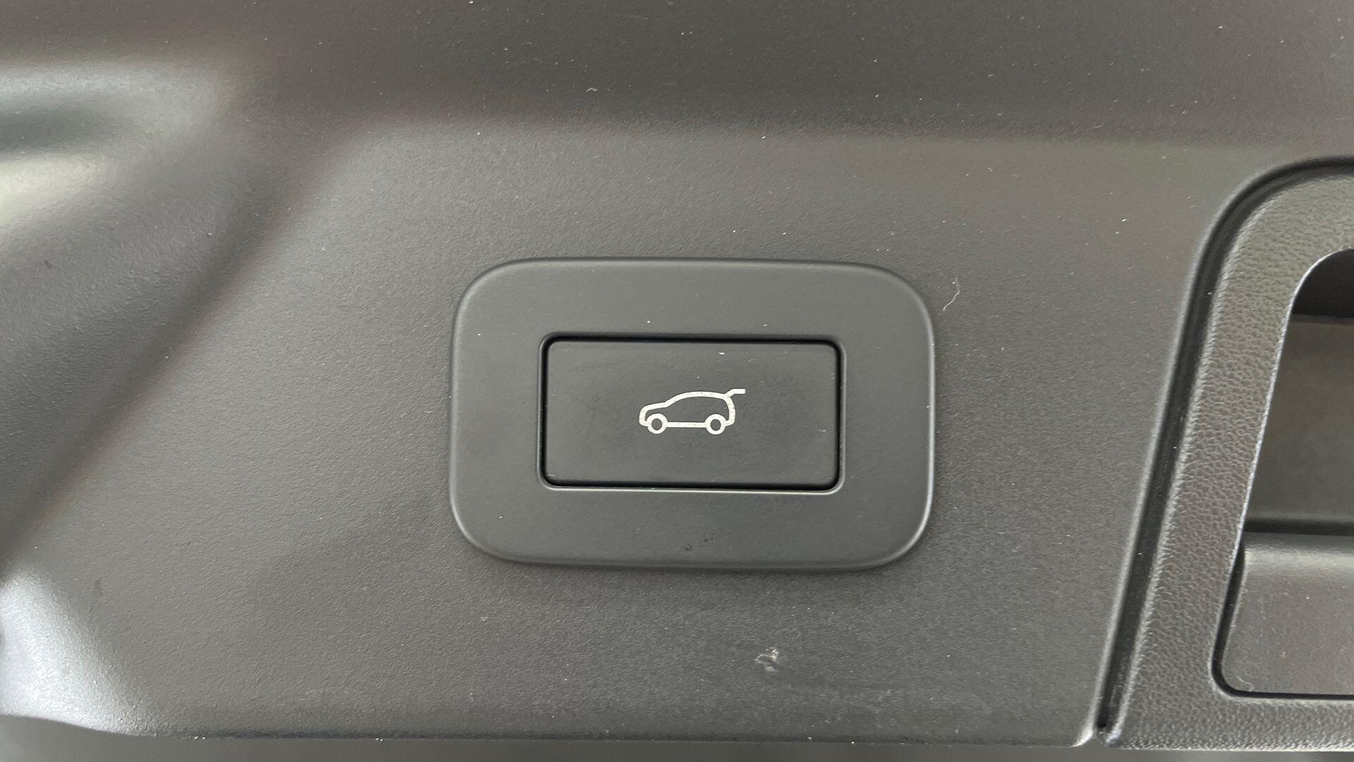 Land Rover Range Rover Velar view 27
