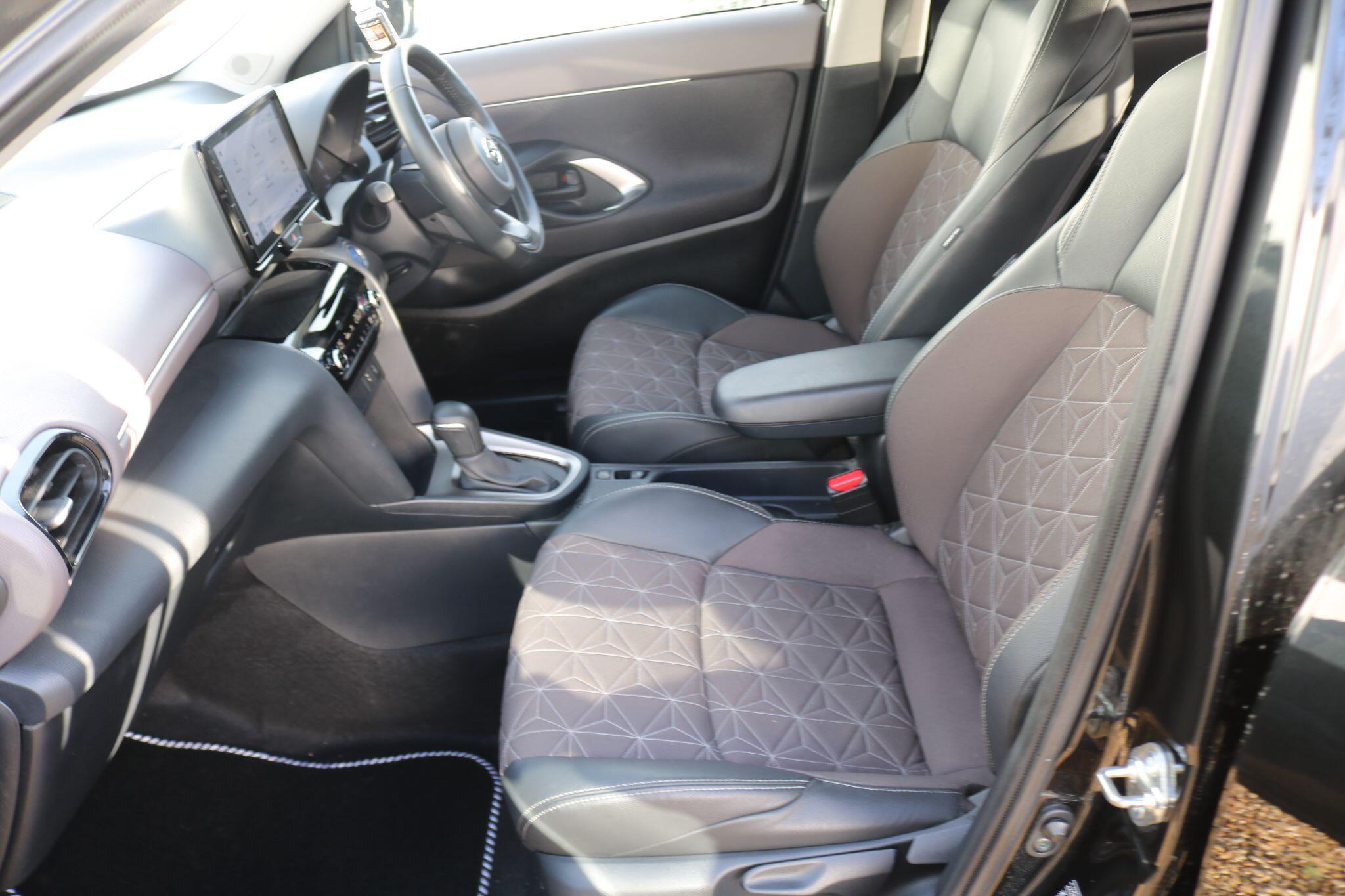 Toyota Yaris Cross view 15