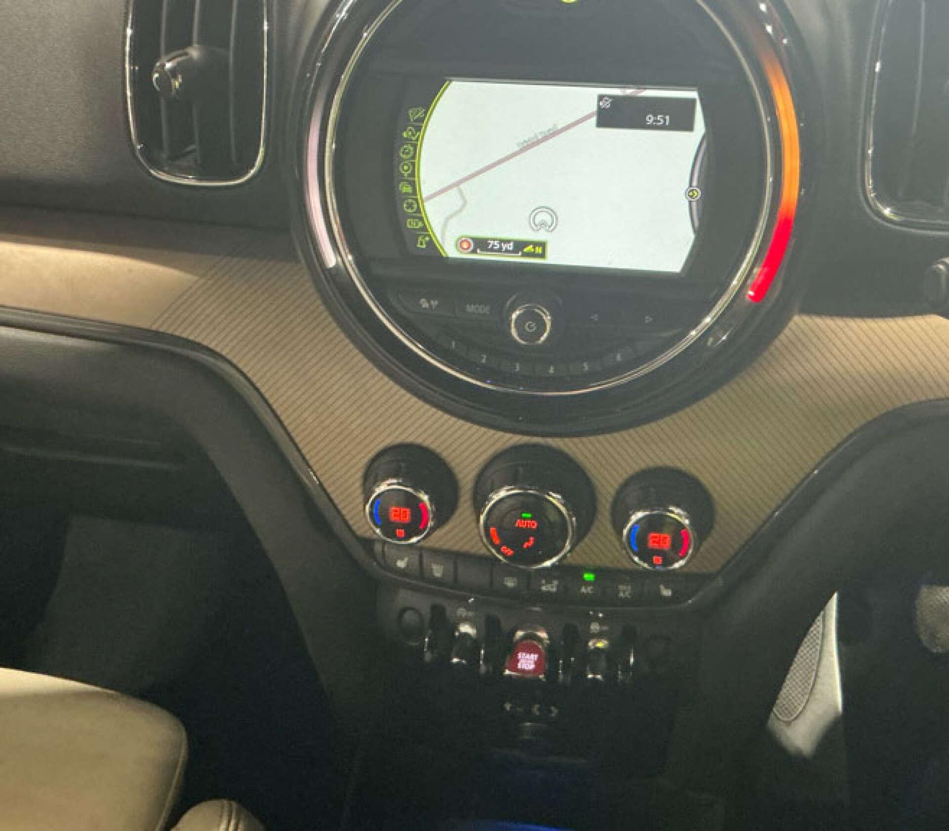 Mini Countryman view 2
