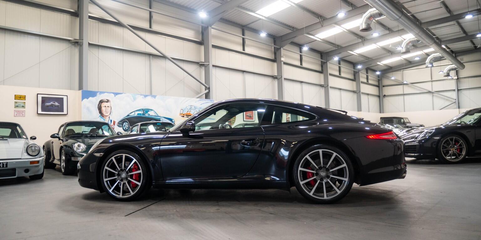 Porsche 911 view 7