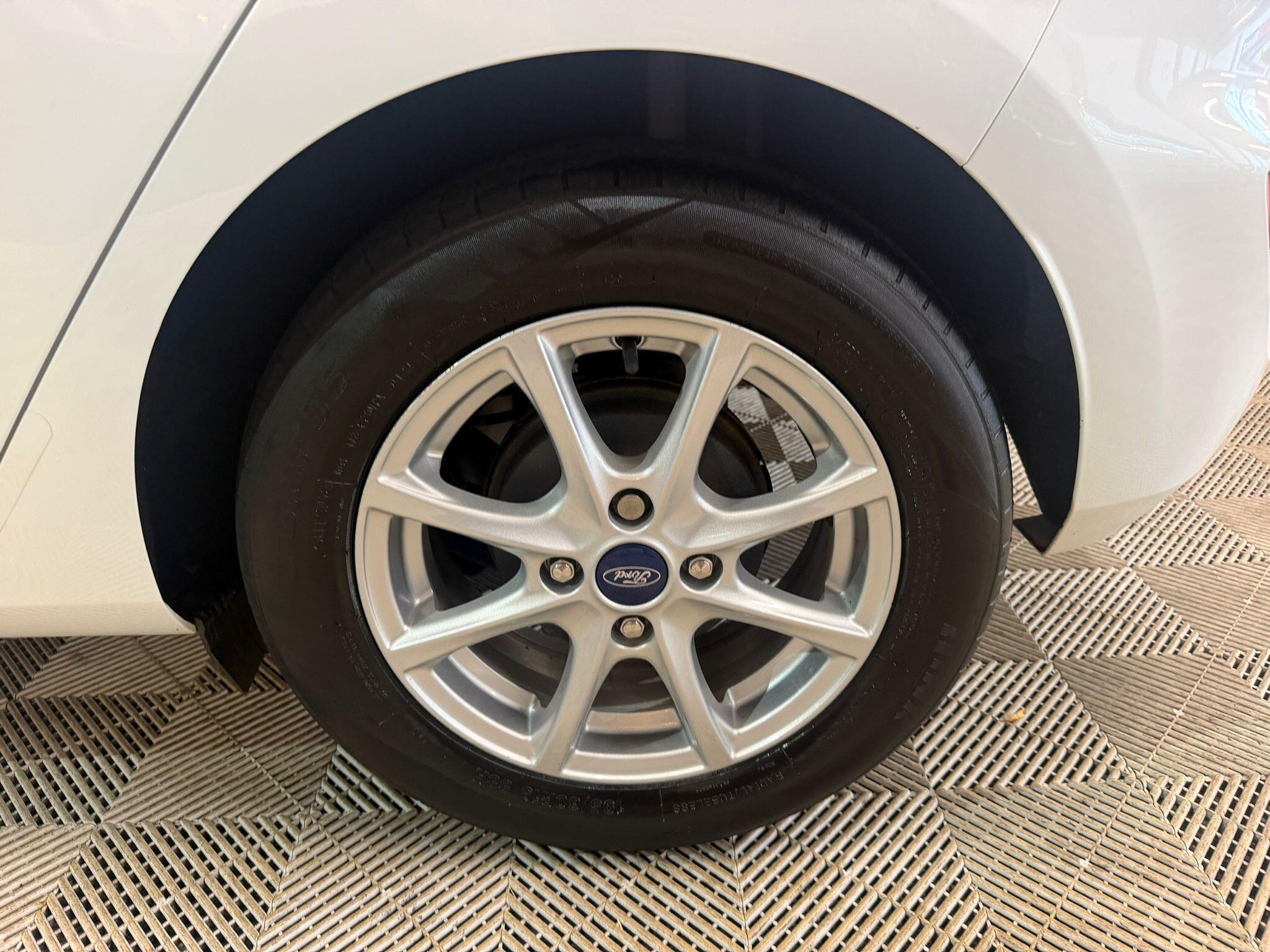 Ford Fiesta view 8