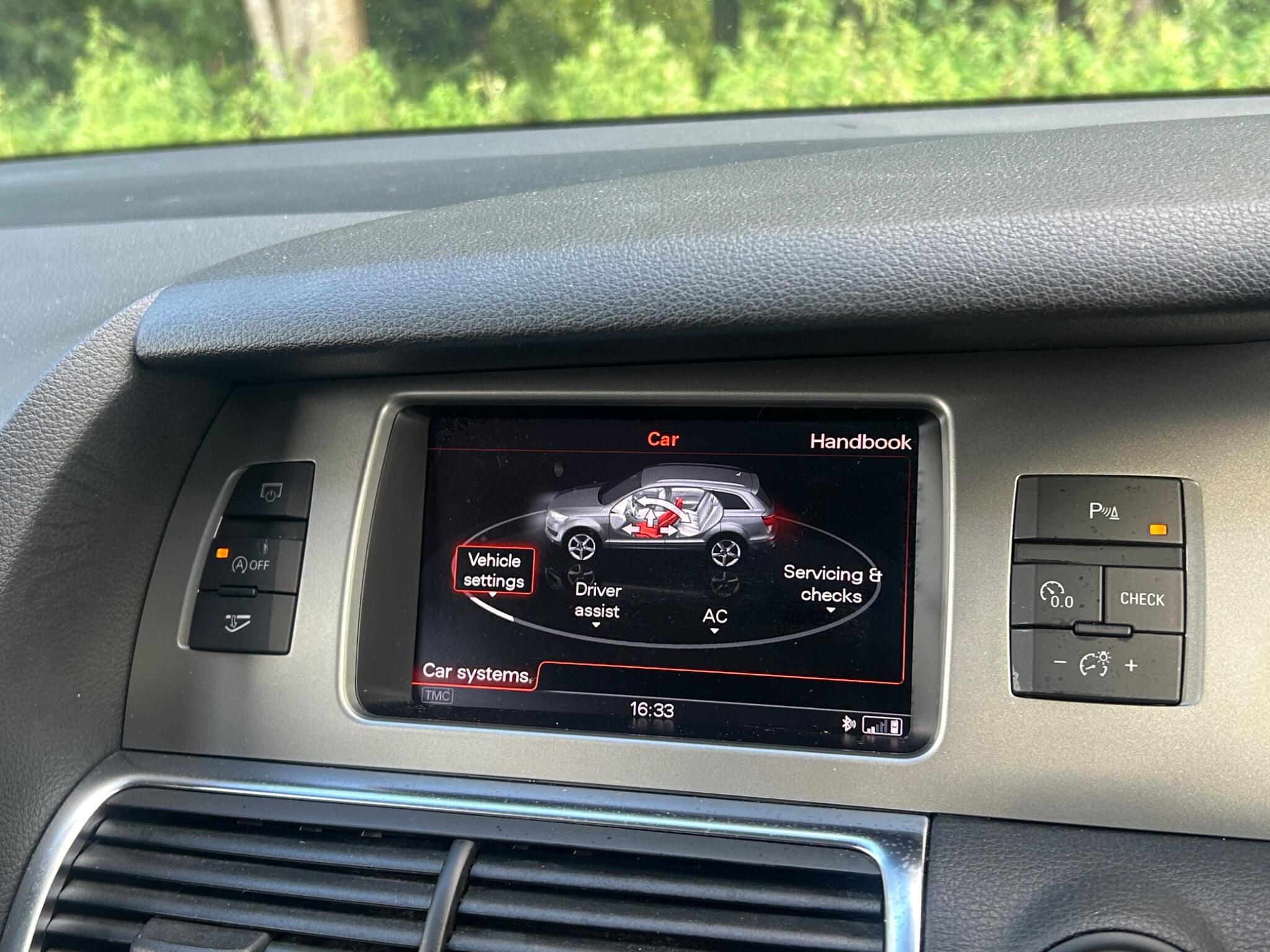Audi Q7 view 47