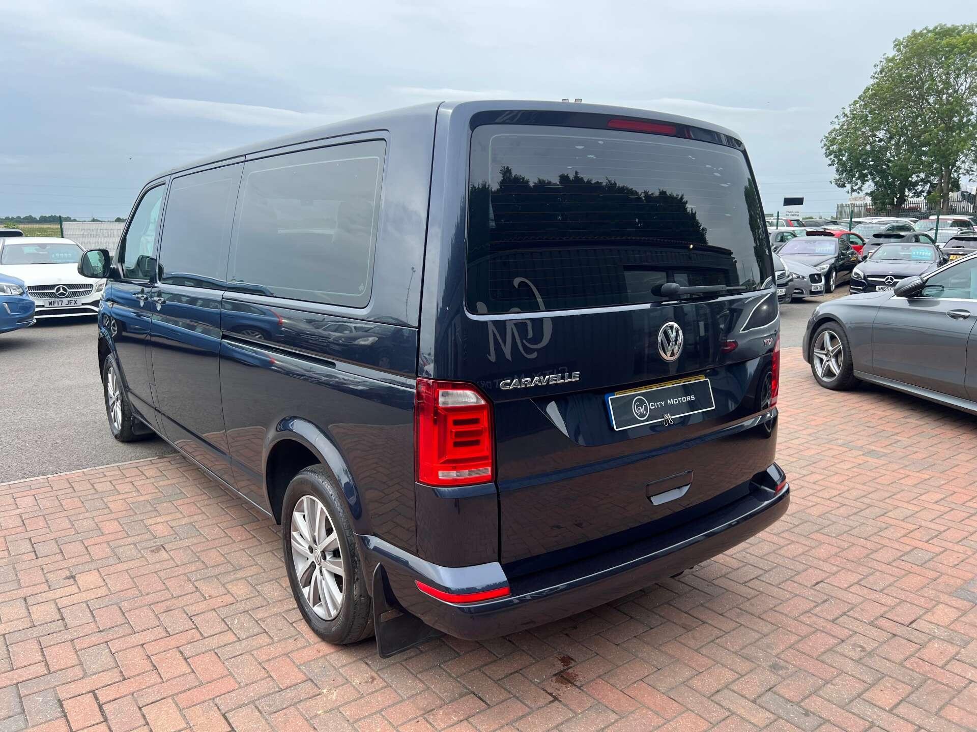 Volkswagen Caravelle view 11