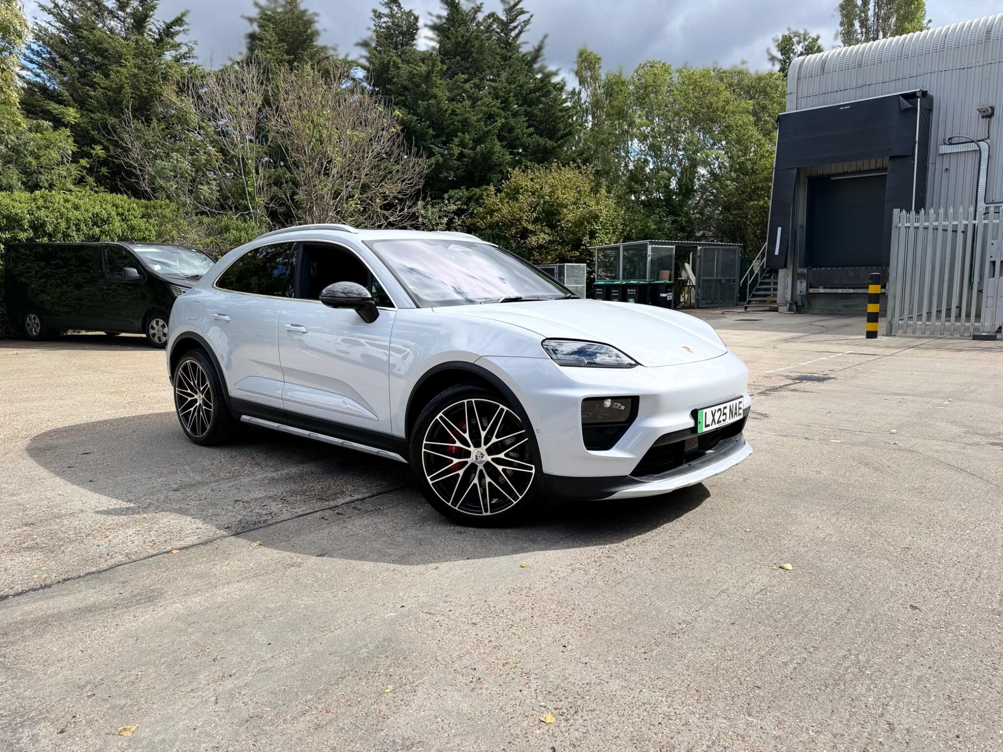 Porsche Macan view 5