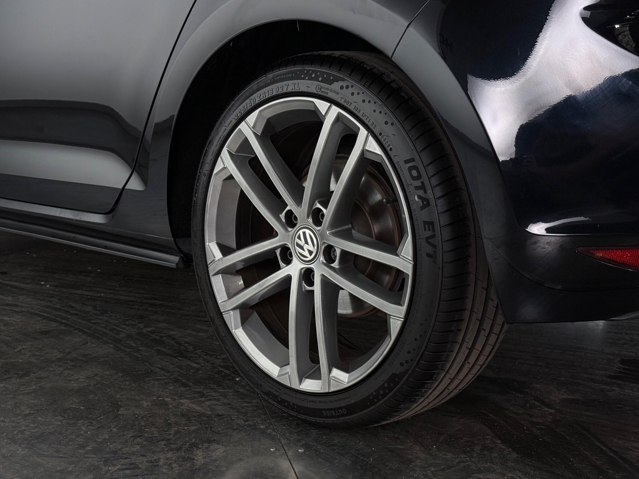 Volkswagen Golf view 8