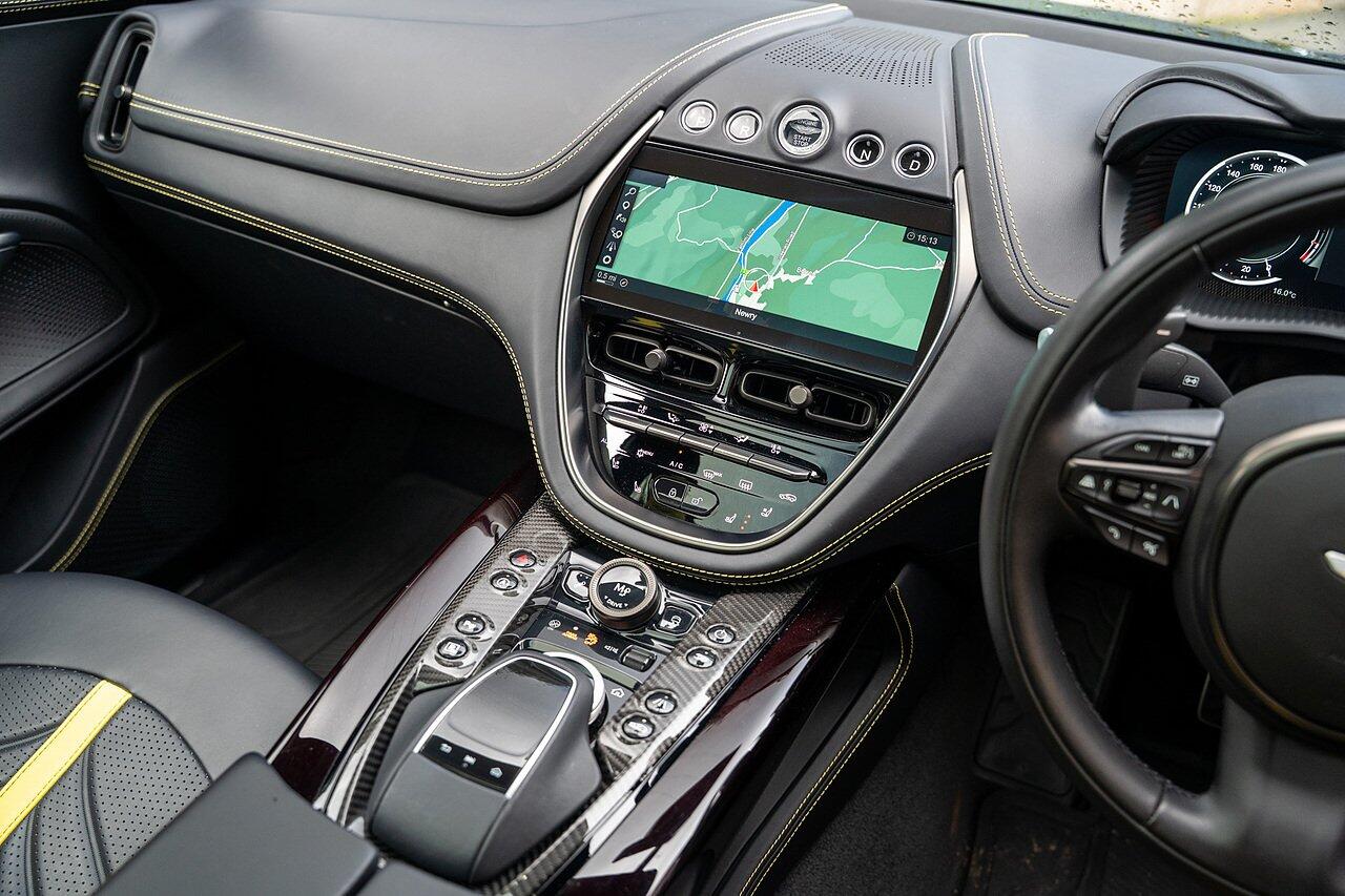 Aston Martin DBX view 72