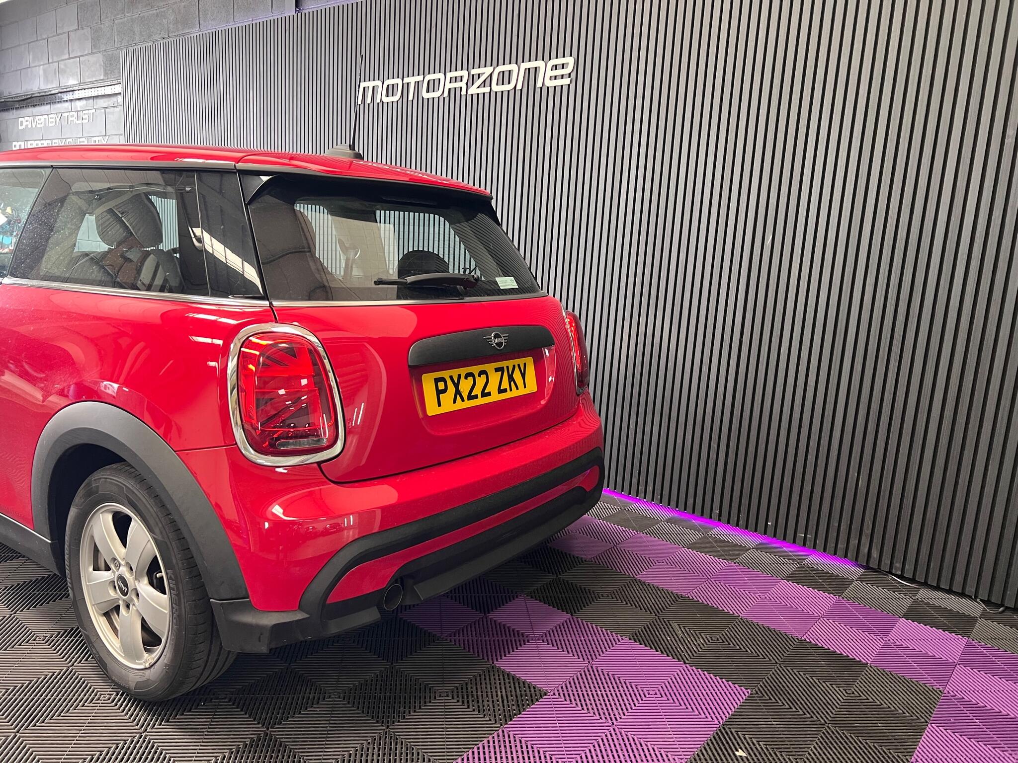 Mini Hatch view 15